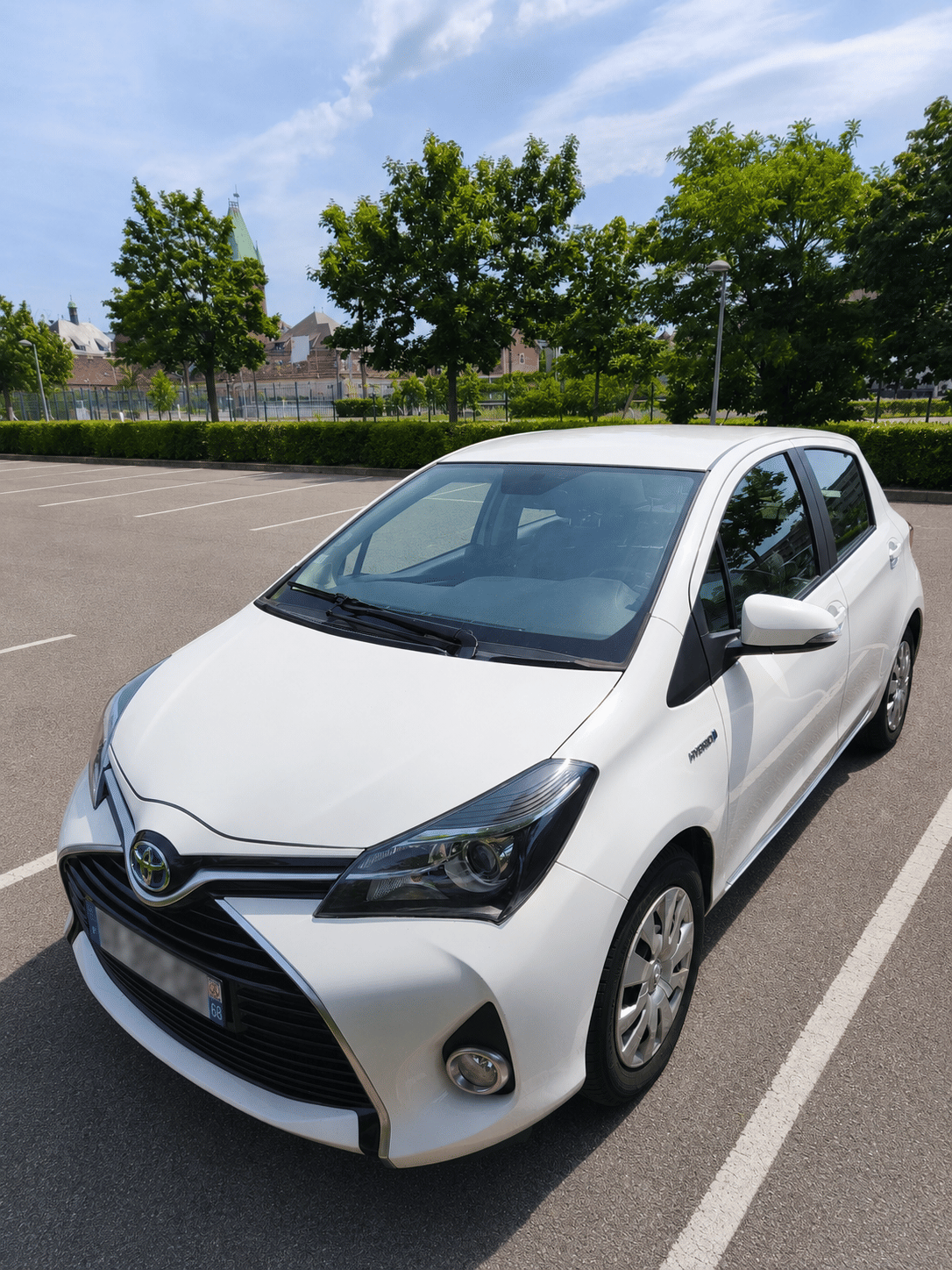 Toyota Yaris Hybrid HEV, 2015, Essence 95 / Électrique (hybride), automatique