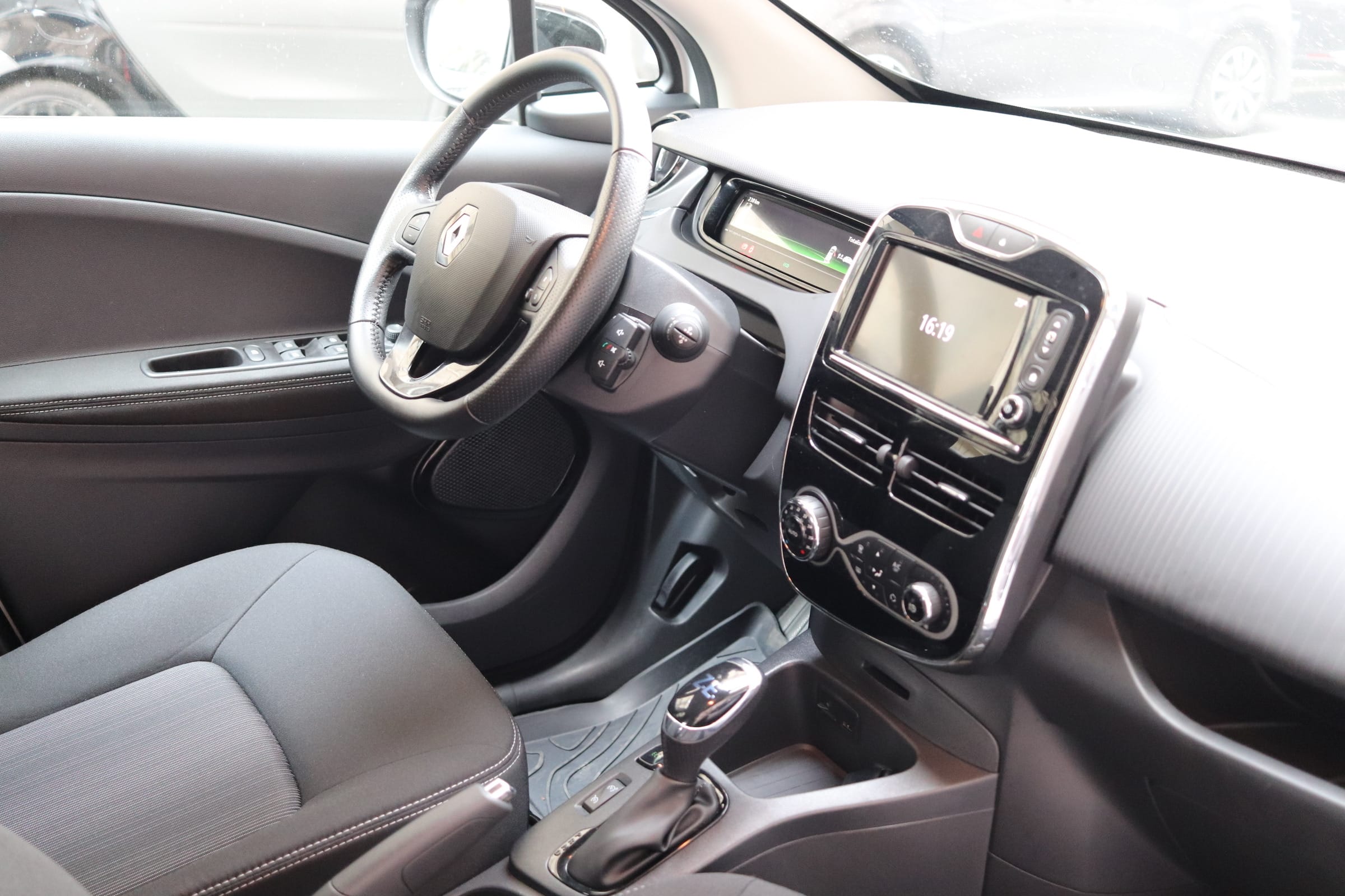 Renault ZOE  100% électrique – économique & pratique en ville avec Android Auto