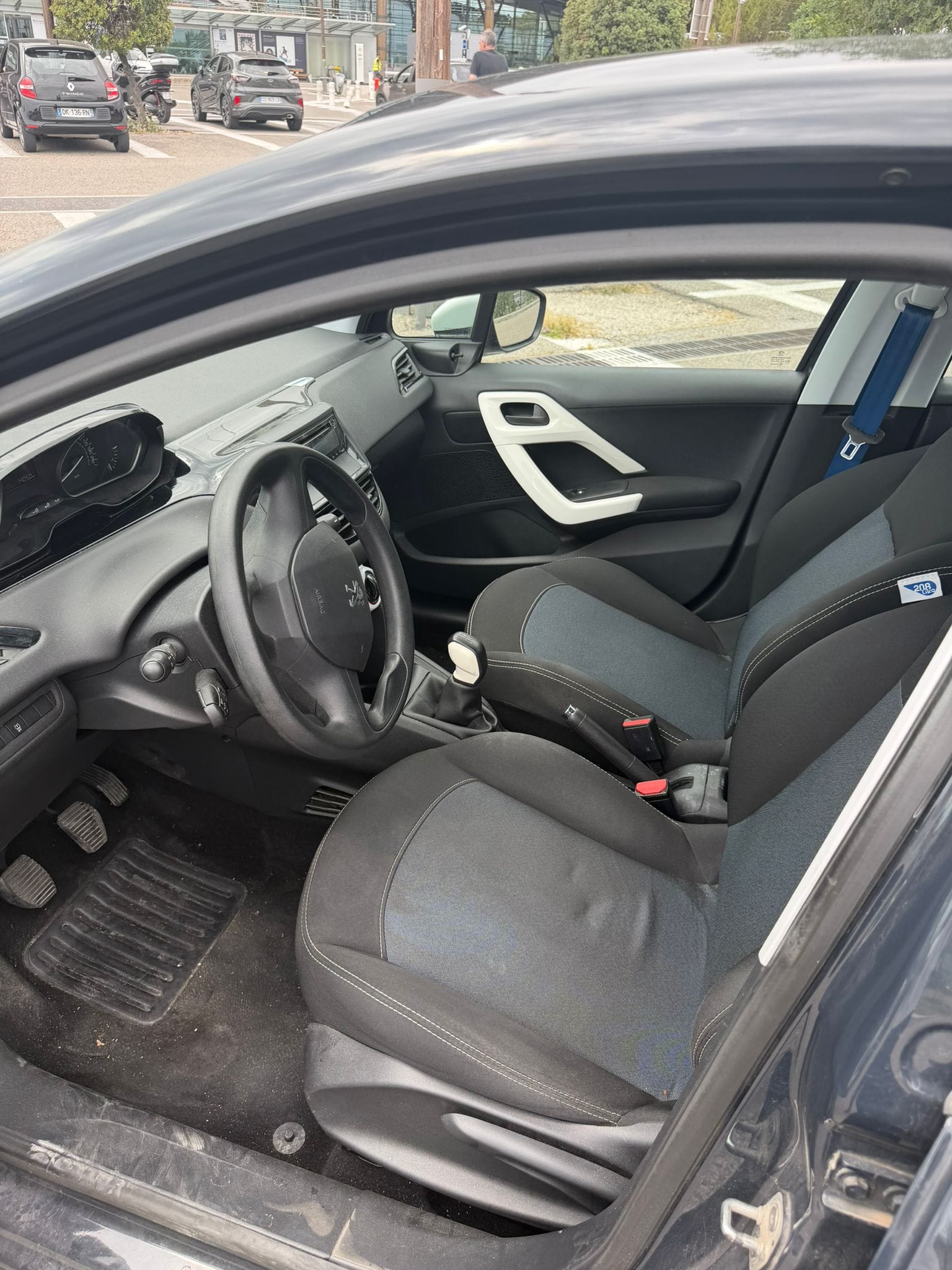 Peugeot 208 avec Siège bébé