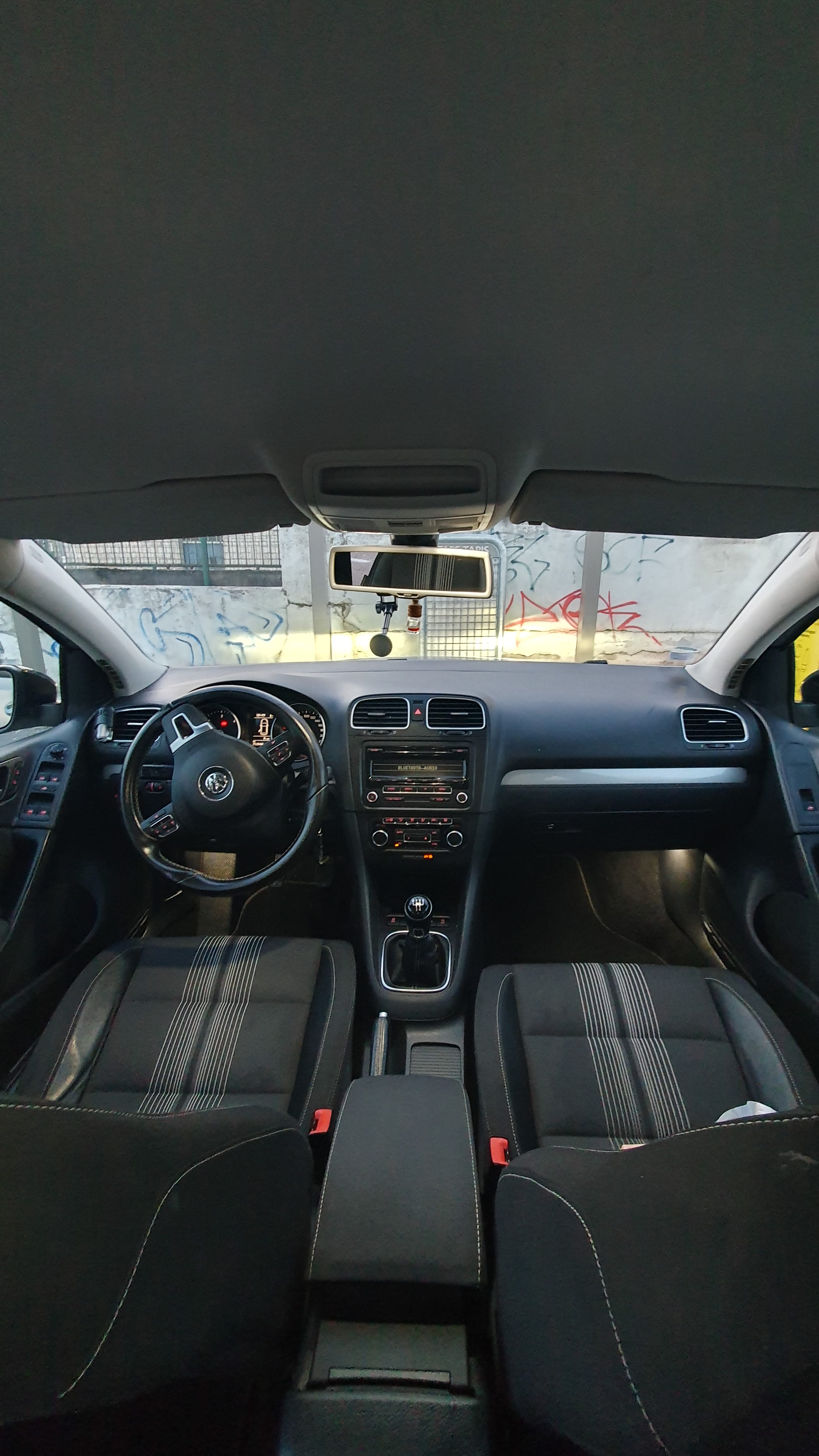 Volkswagen Golf avec Pneus neige