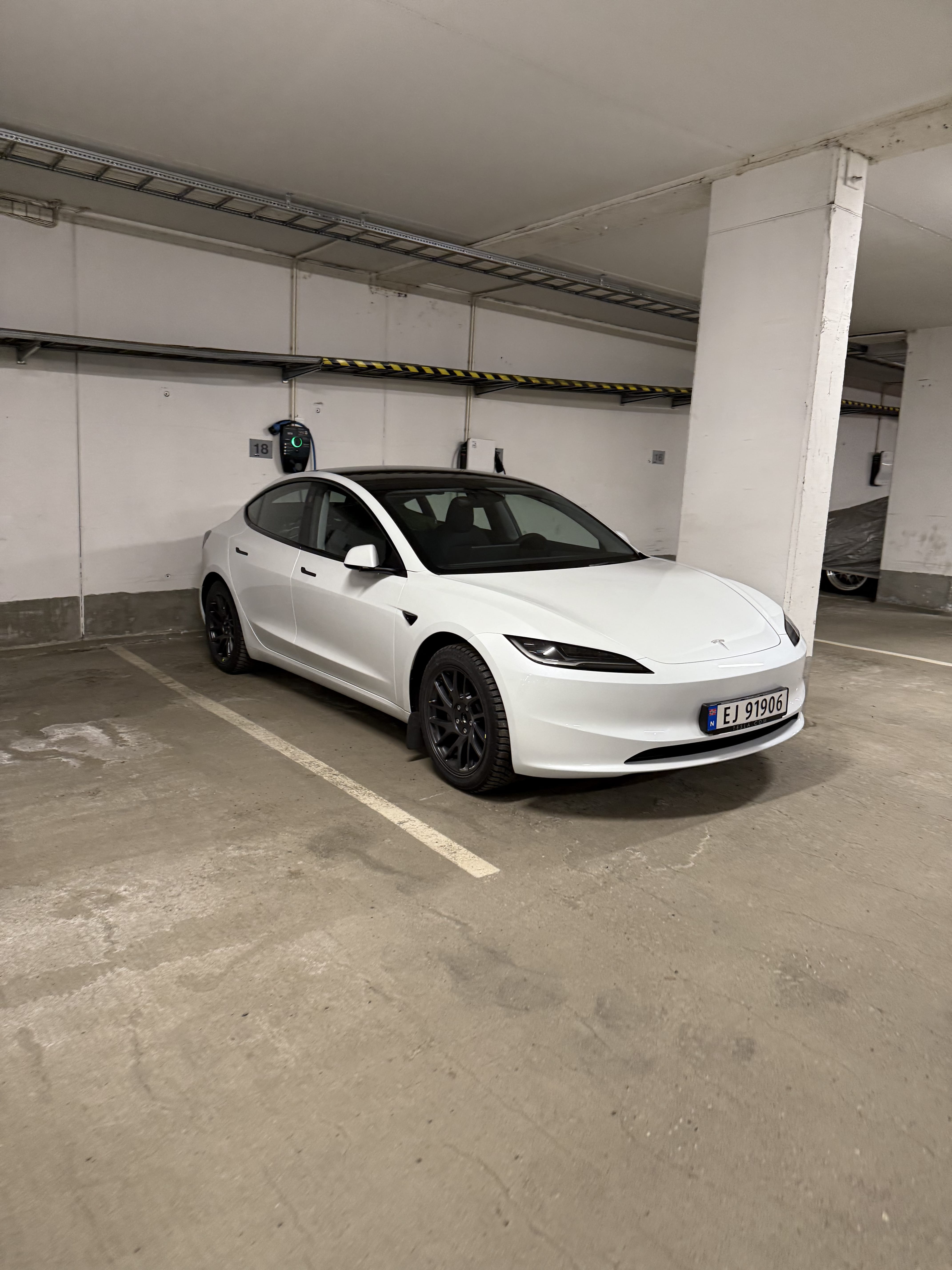 Tesla Model 3 med GPS