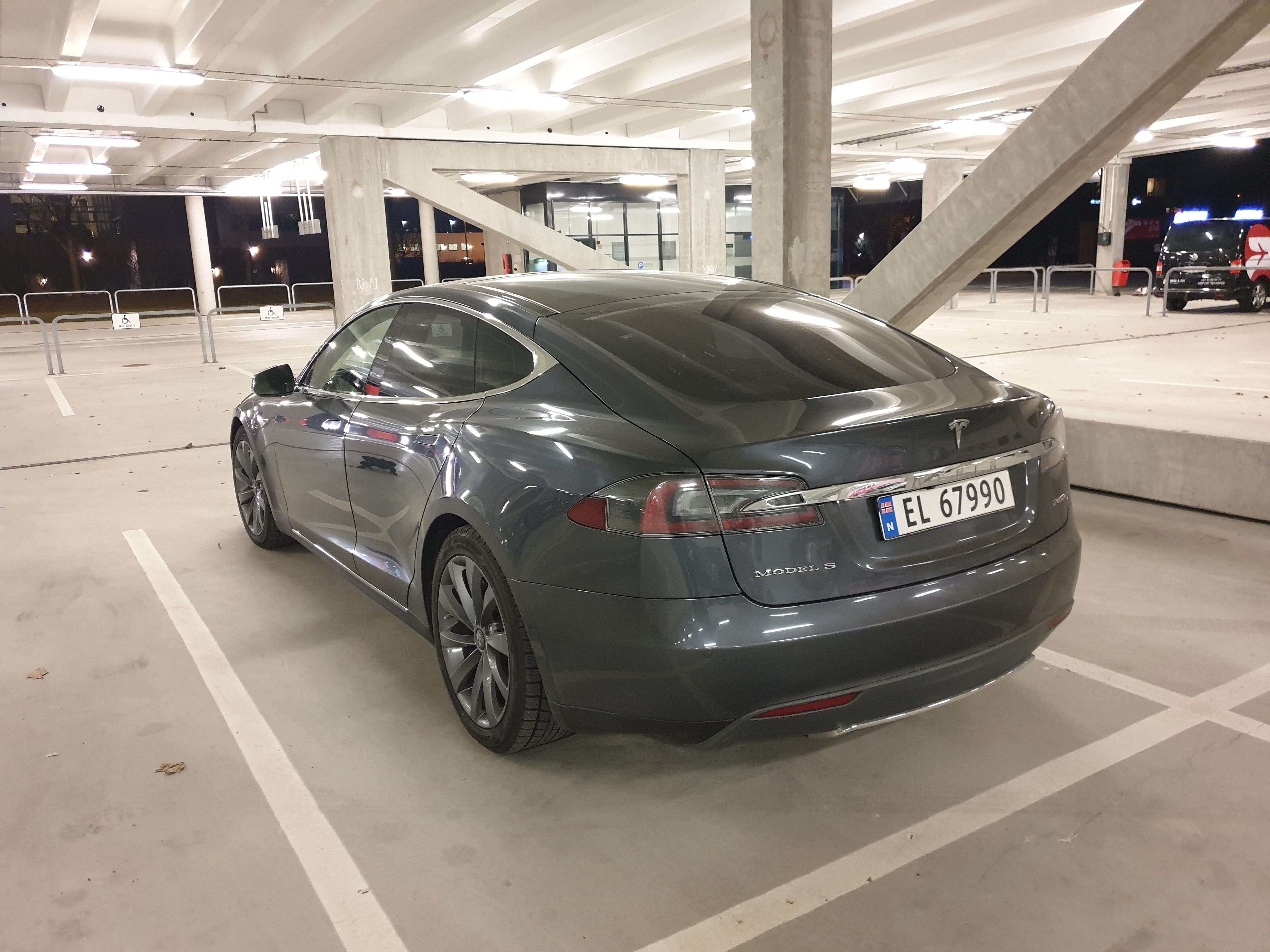 Tesla Model S P85D Insane+ med Ryggekamera