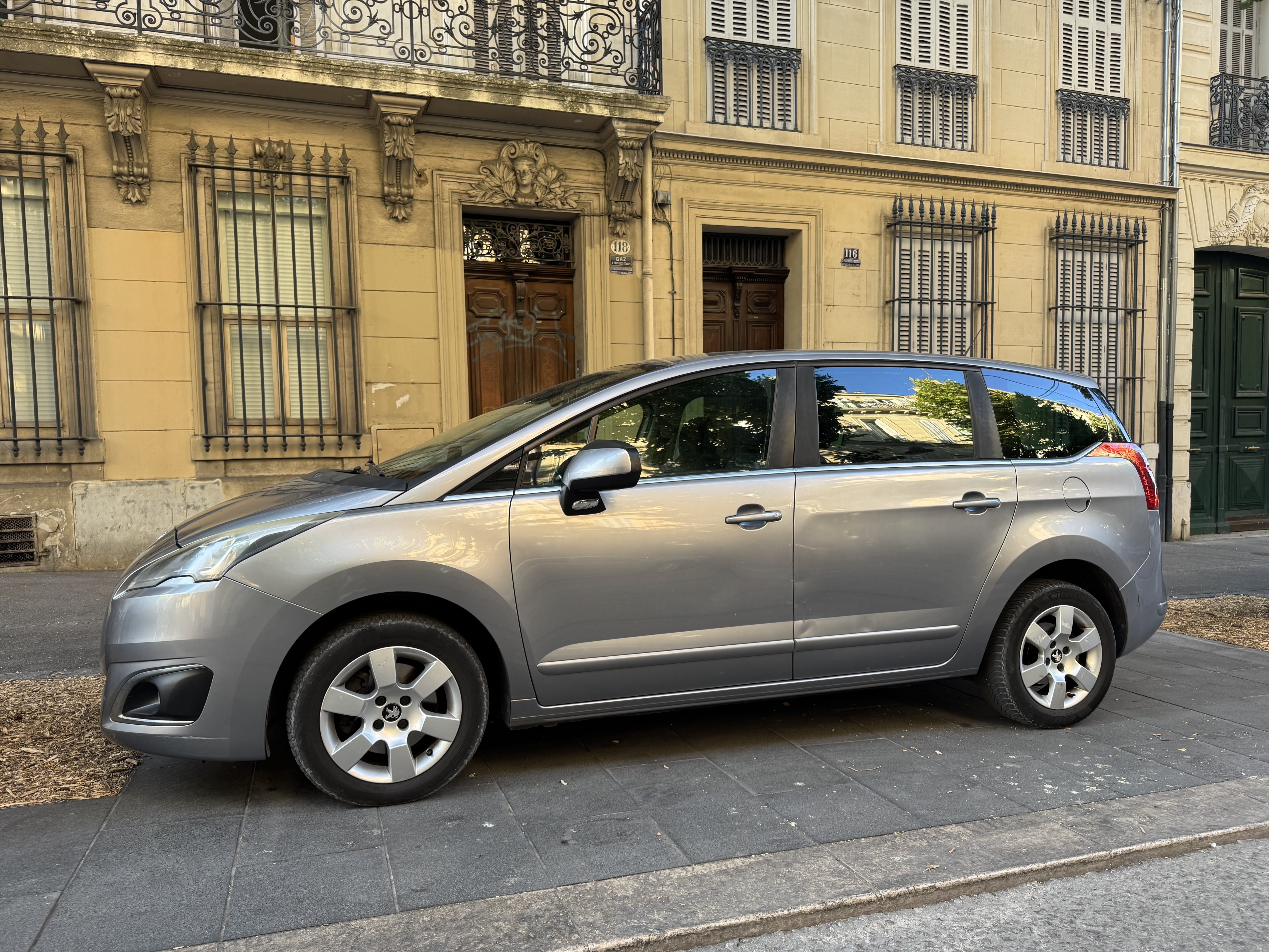 Peugeot 5008, 2015, Diesel, automatique, 7 places