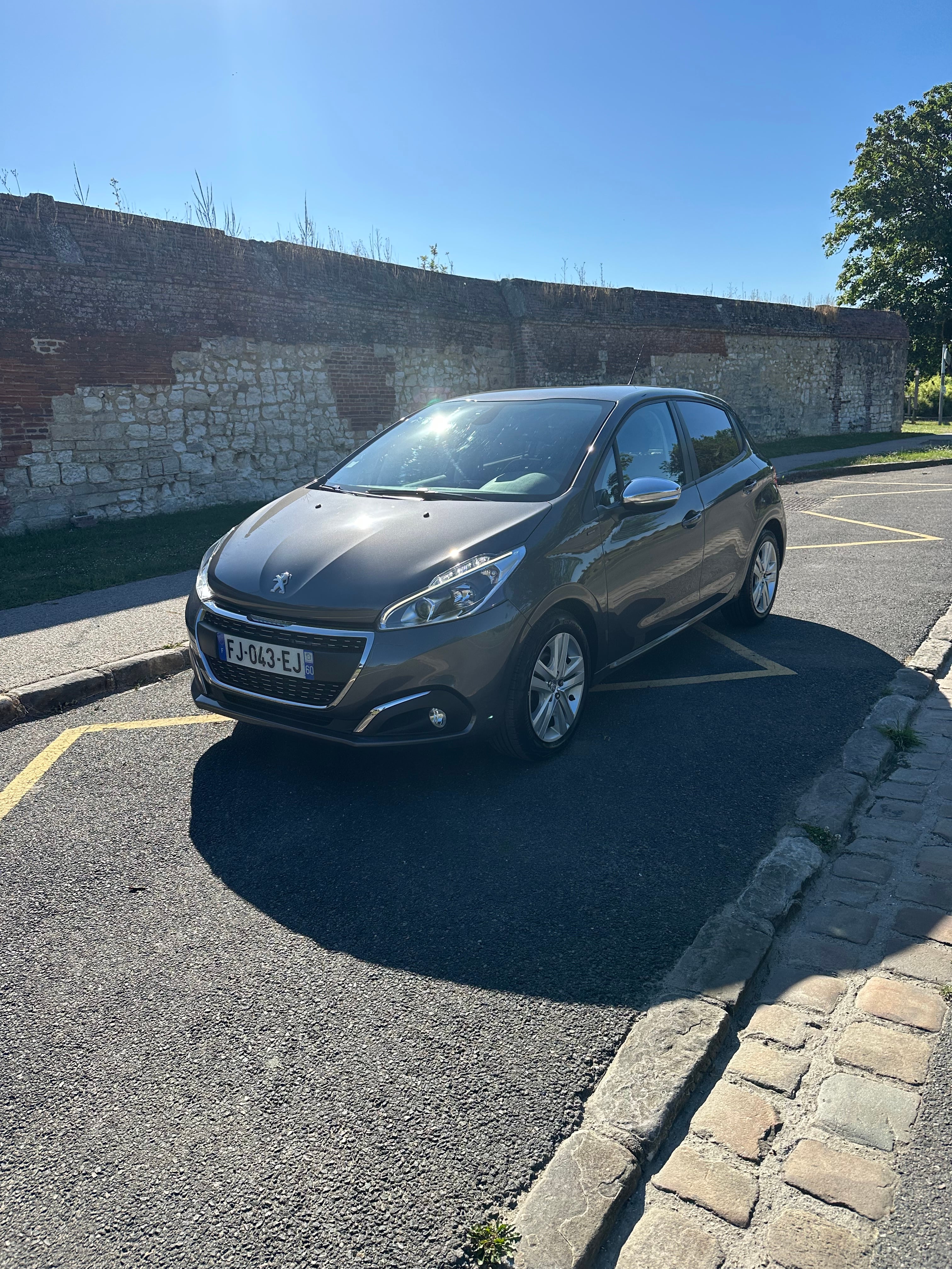 Peugeot 208 Phase 2 (5 Portes 1.2 VTi 12V S&S 82 cv), 2019, Essence 95