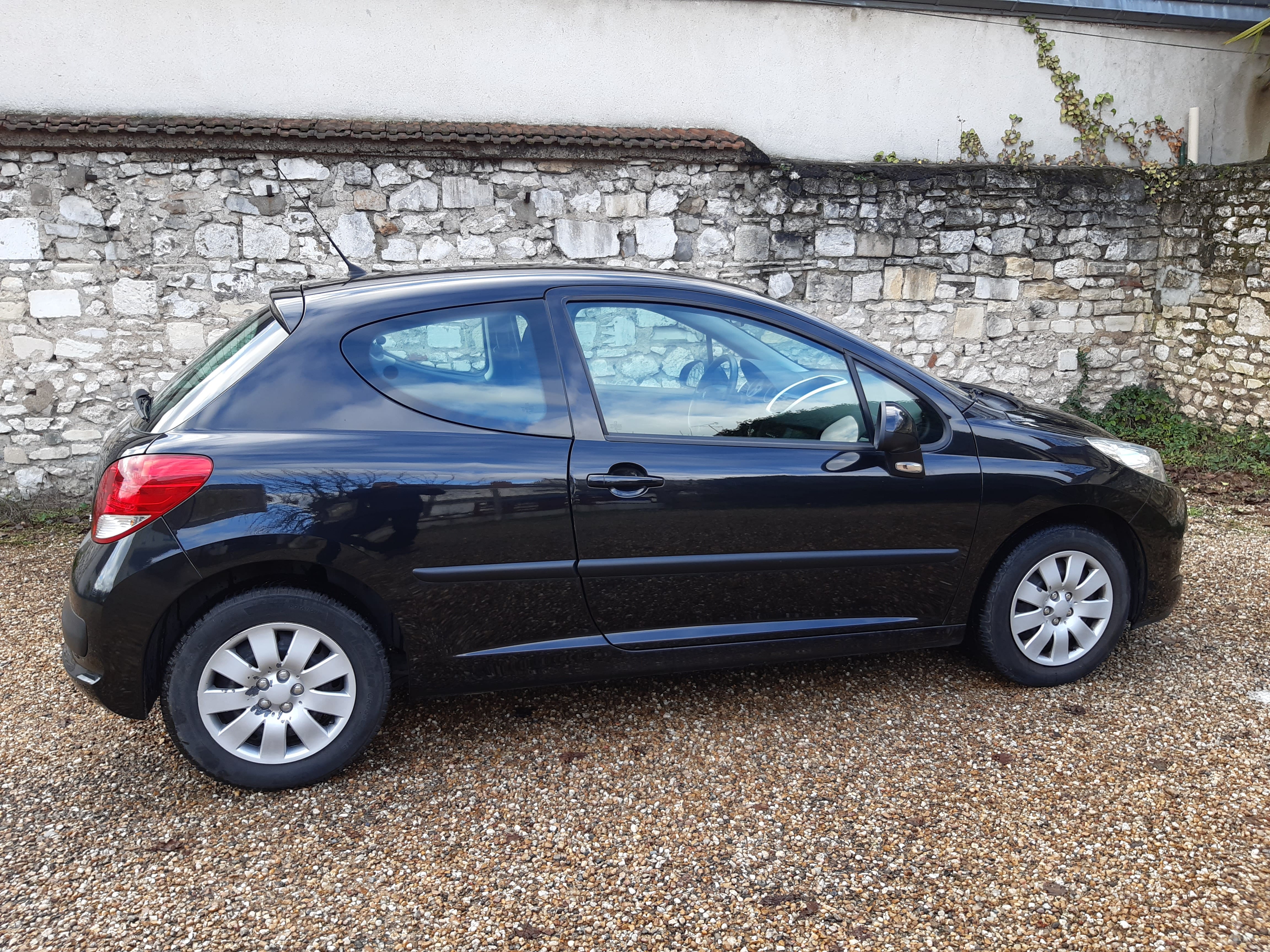 Peugeot 207 avec Entrée audio / iPod