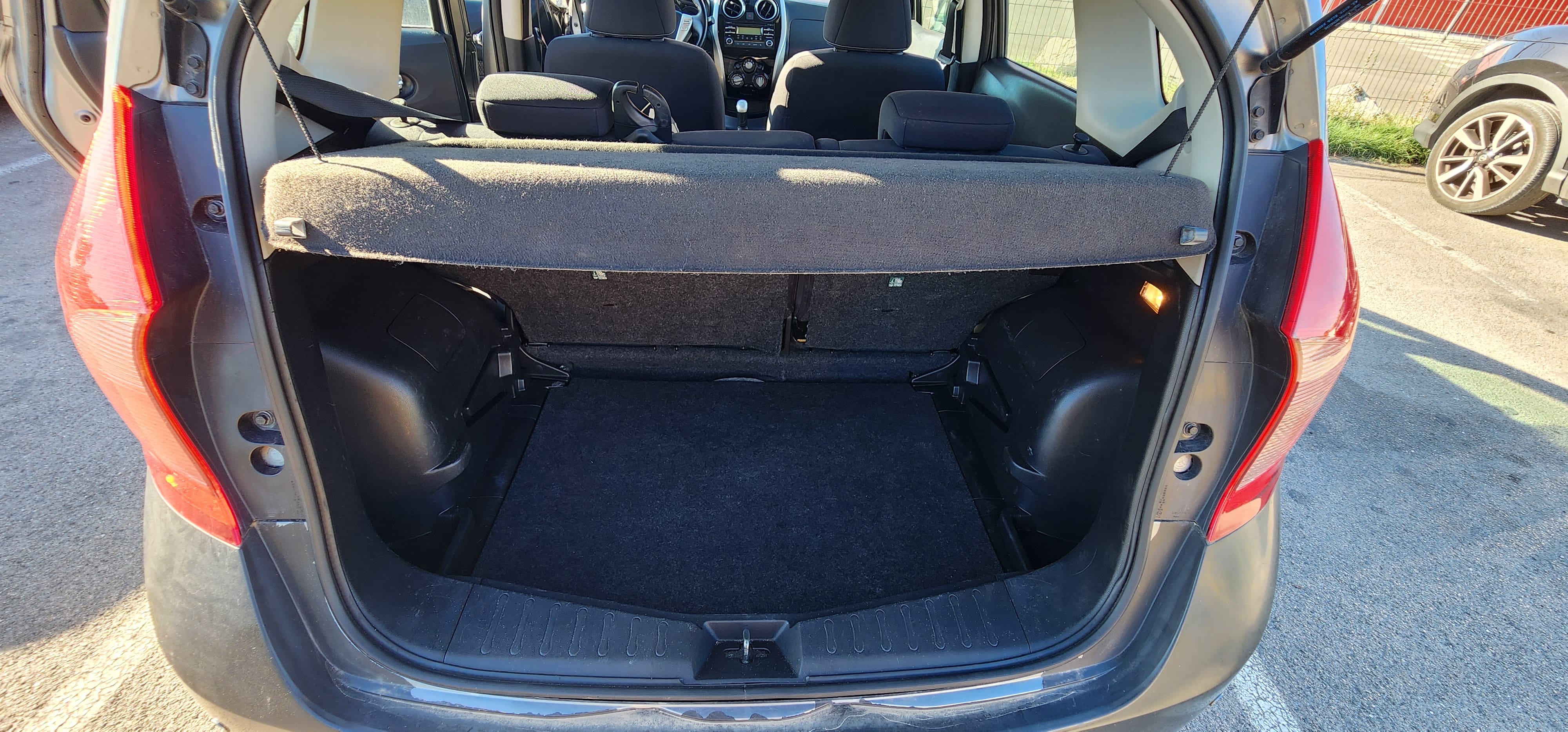 Nissan Note 1.5 dci répond vite aux demandes avec Entrée audio / iPod