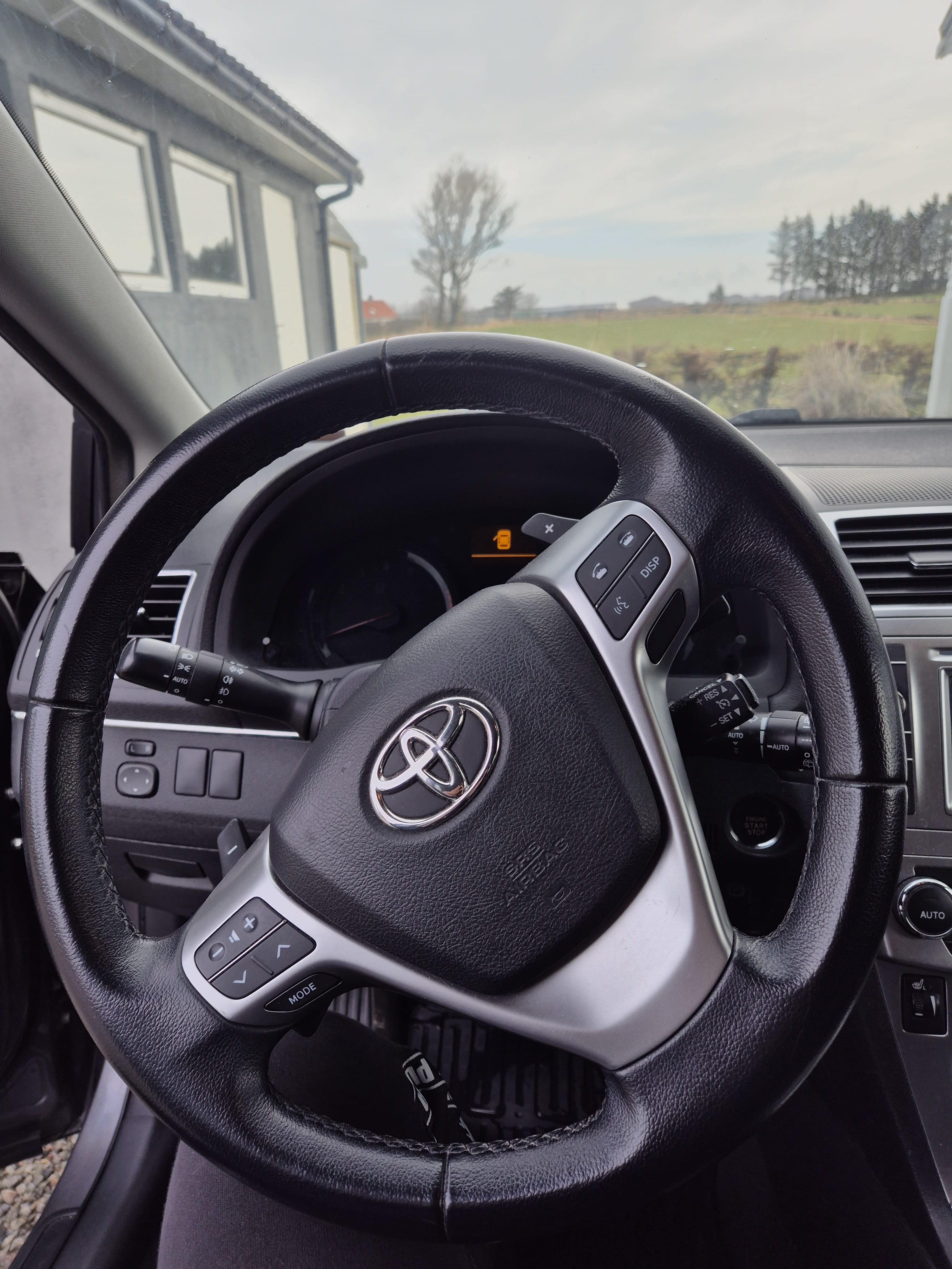 Toyota Avensis med Bilradio