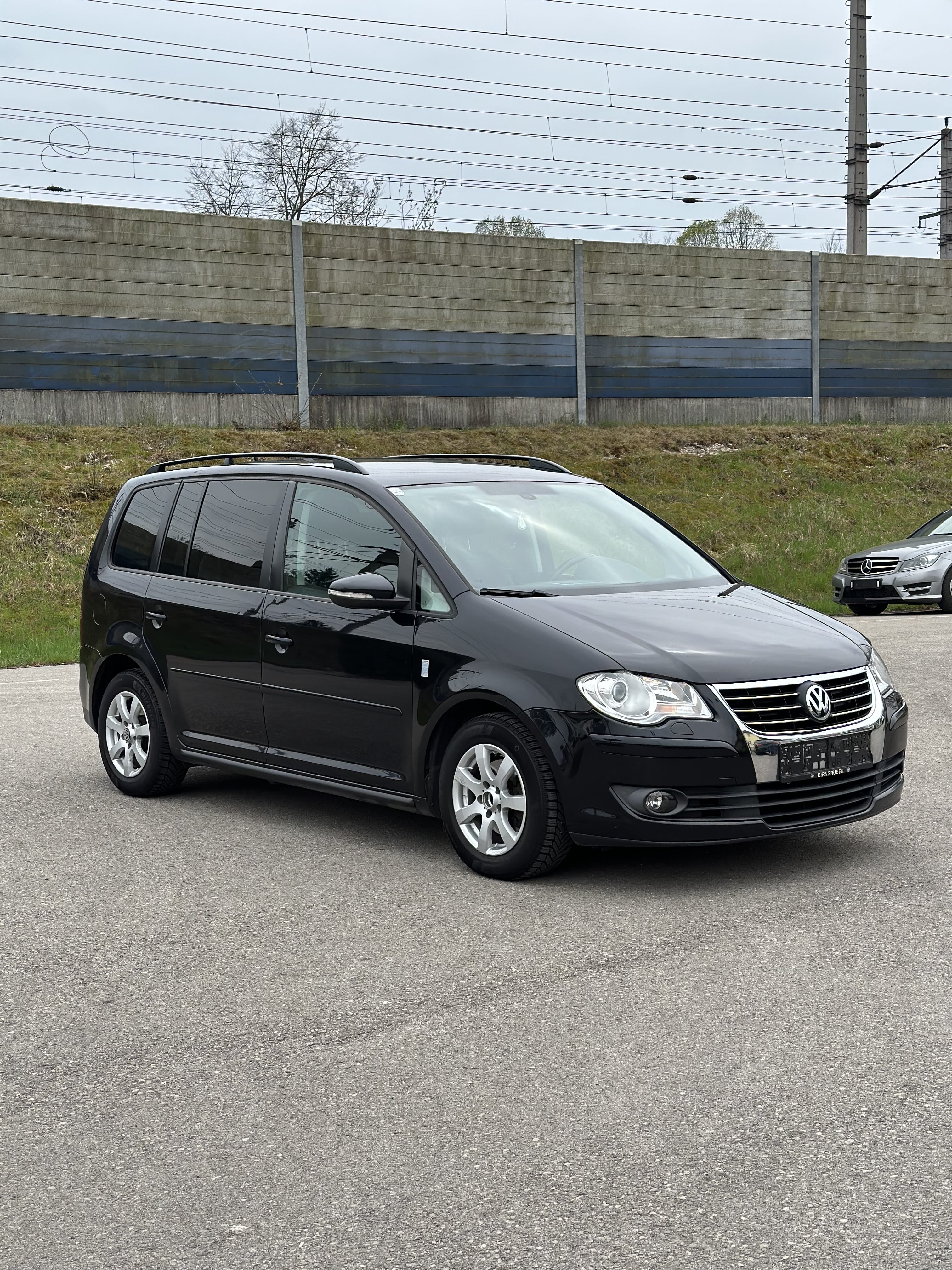 Volkswagen Touran Van mit Klimaanlage