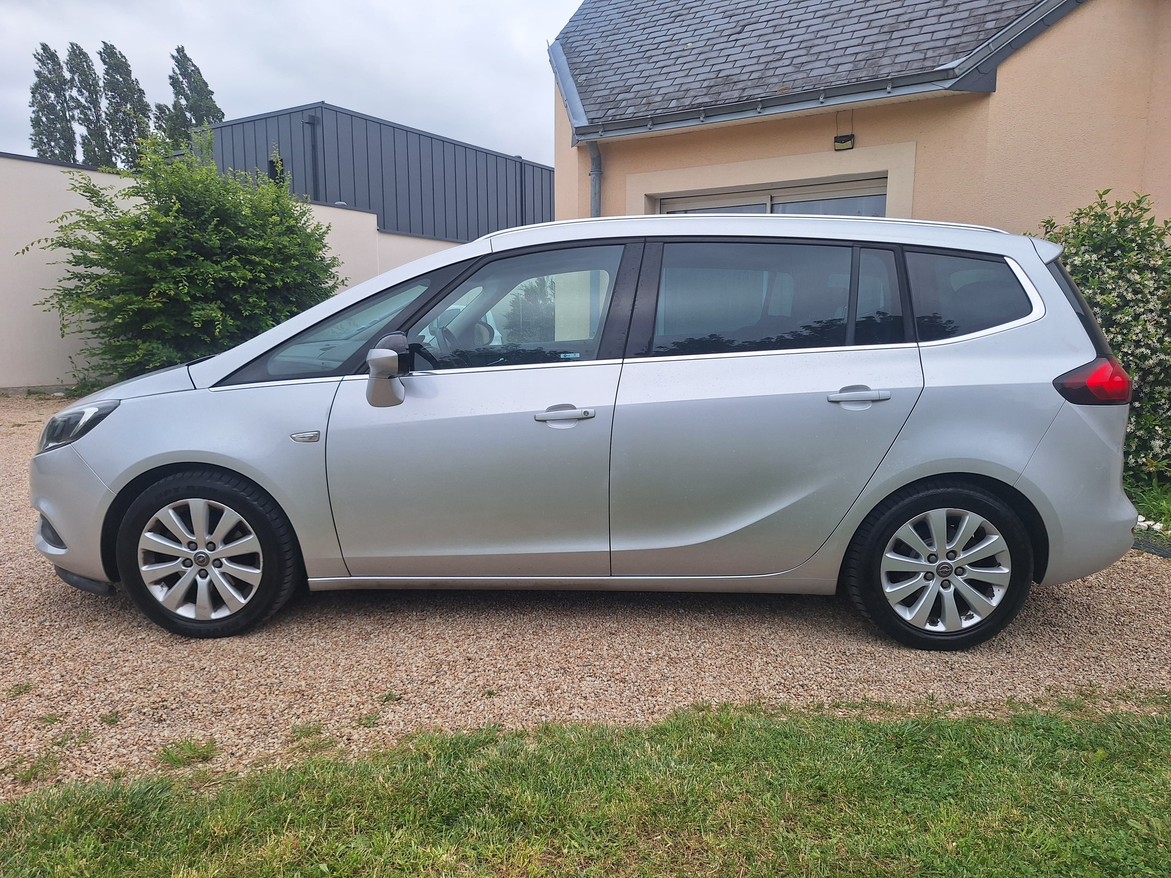 Opel Zafira C Ethanol E85 Flexfuel 1.4 Turbo 140 cv avec Climatisation