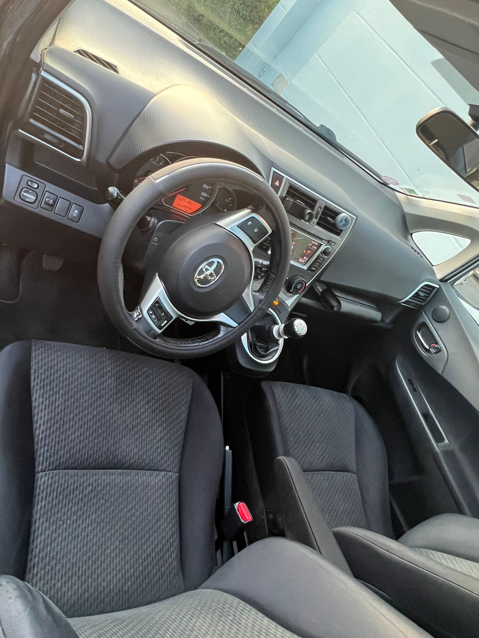 Toyota Verso-S Très belle et confortable avec Audio Bluetooth