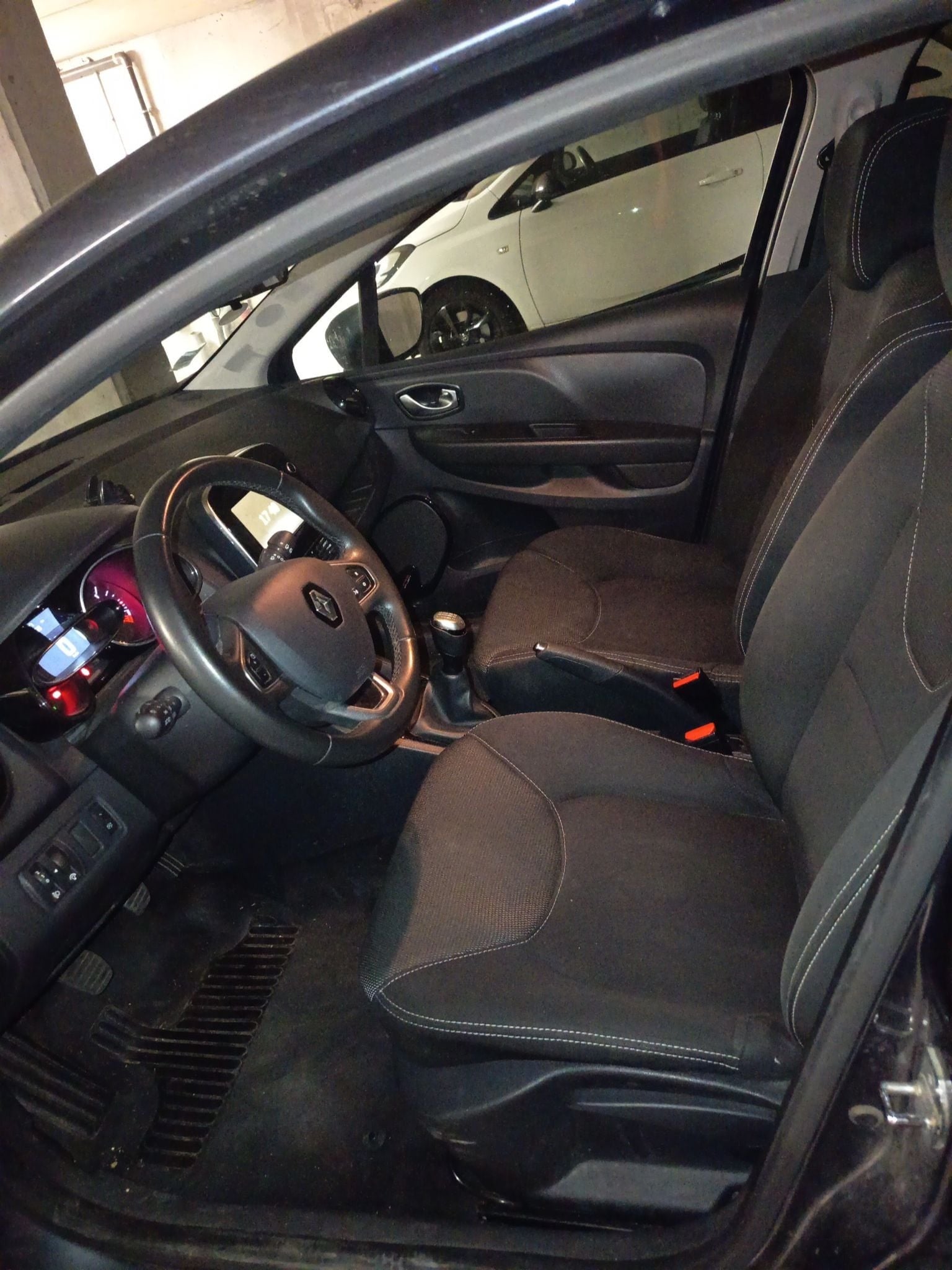 Renault Clio FJ974AG avec Régulateur de vitesse