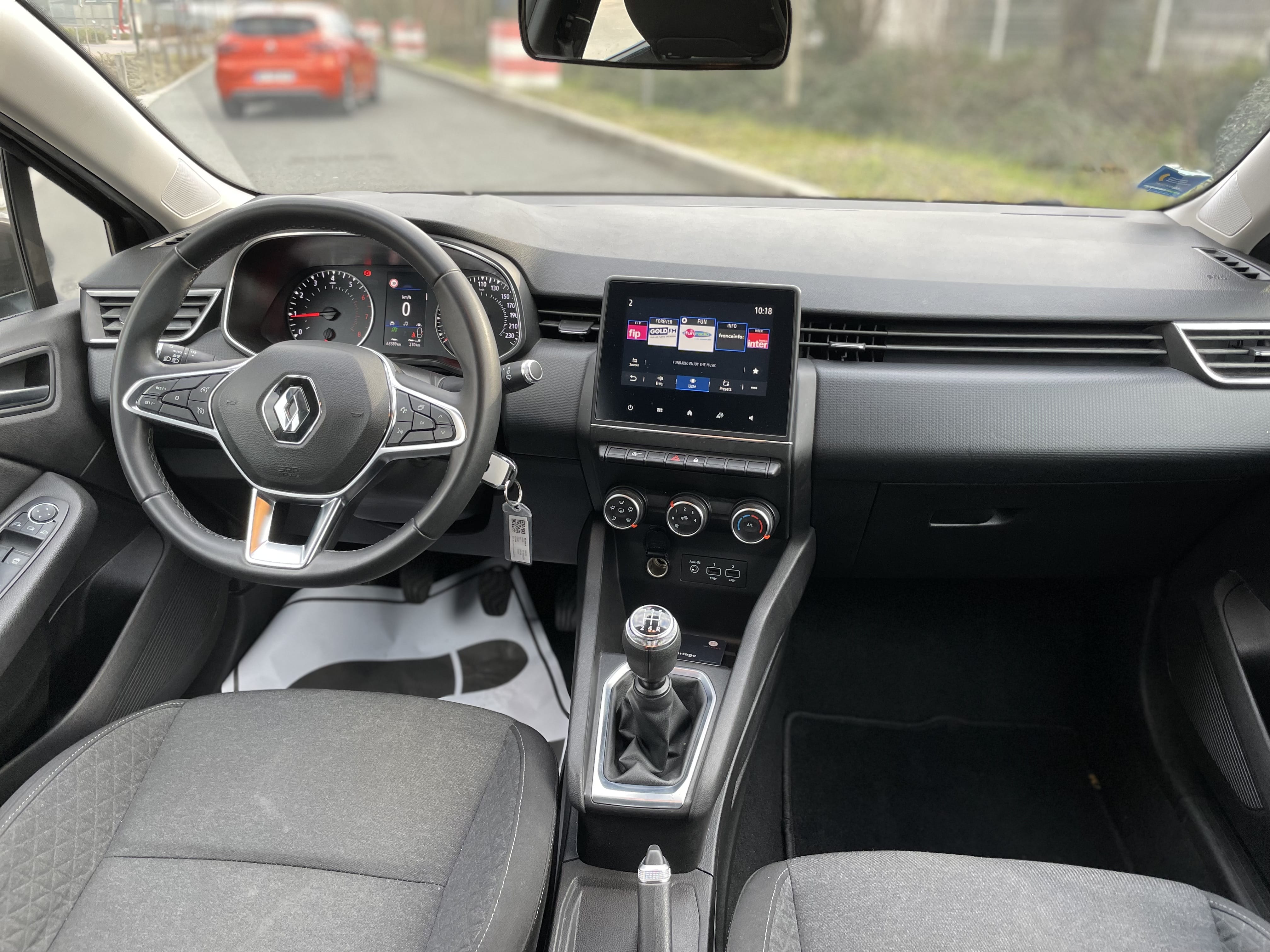 Renault Clio  Louez la Renault Clio 5 Essence – Moderne, Confortable et Économique ! avec Régulateur de vitesse