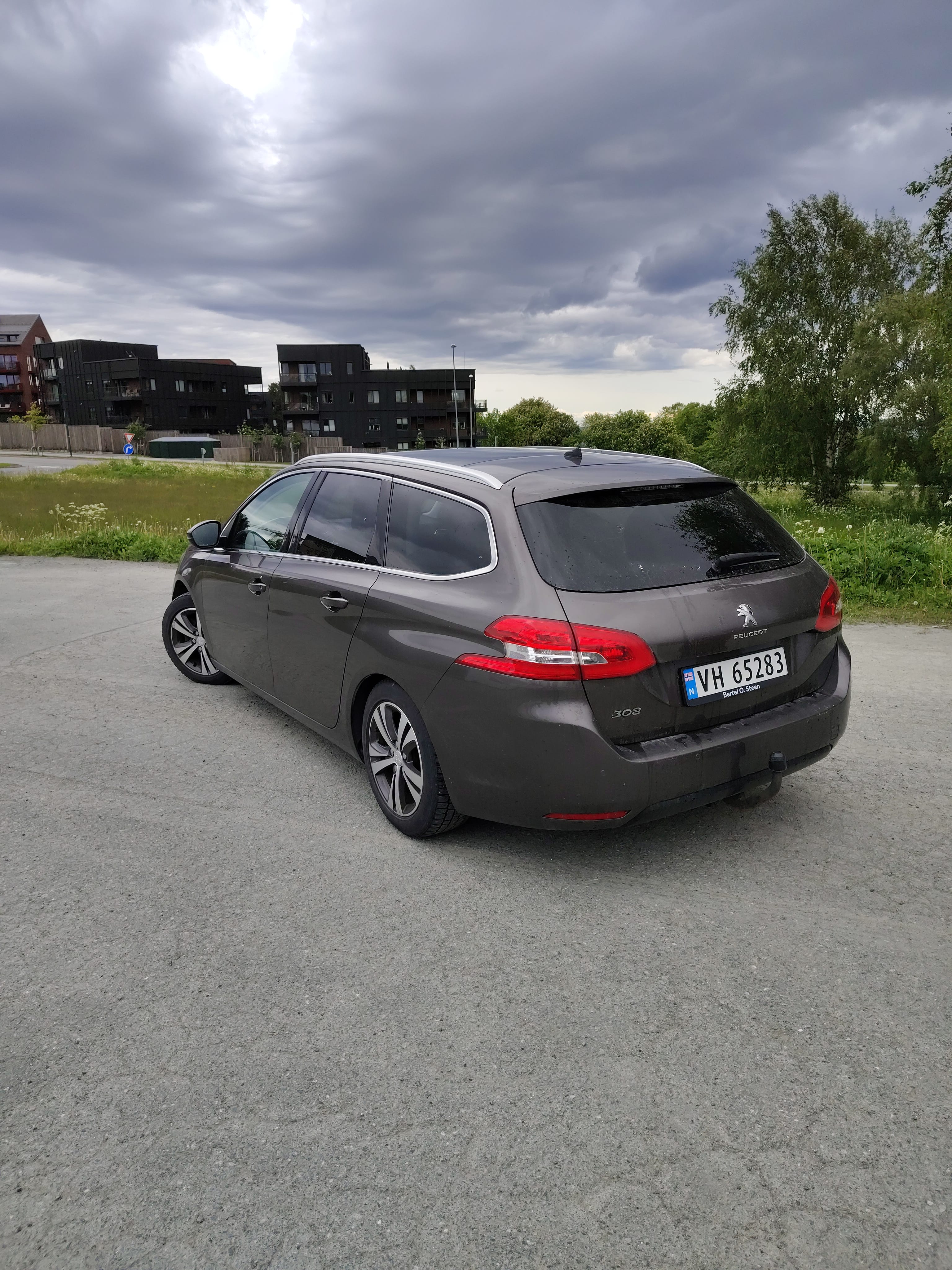 Peugeot 308 SW Romslig stasjonsvogn med GPS