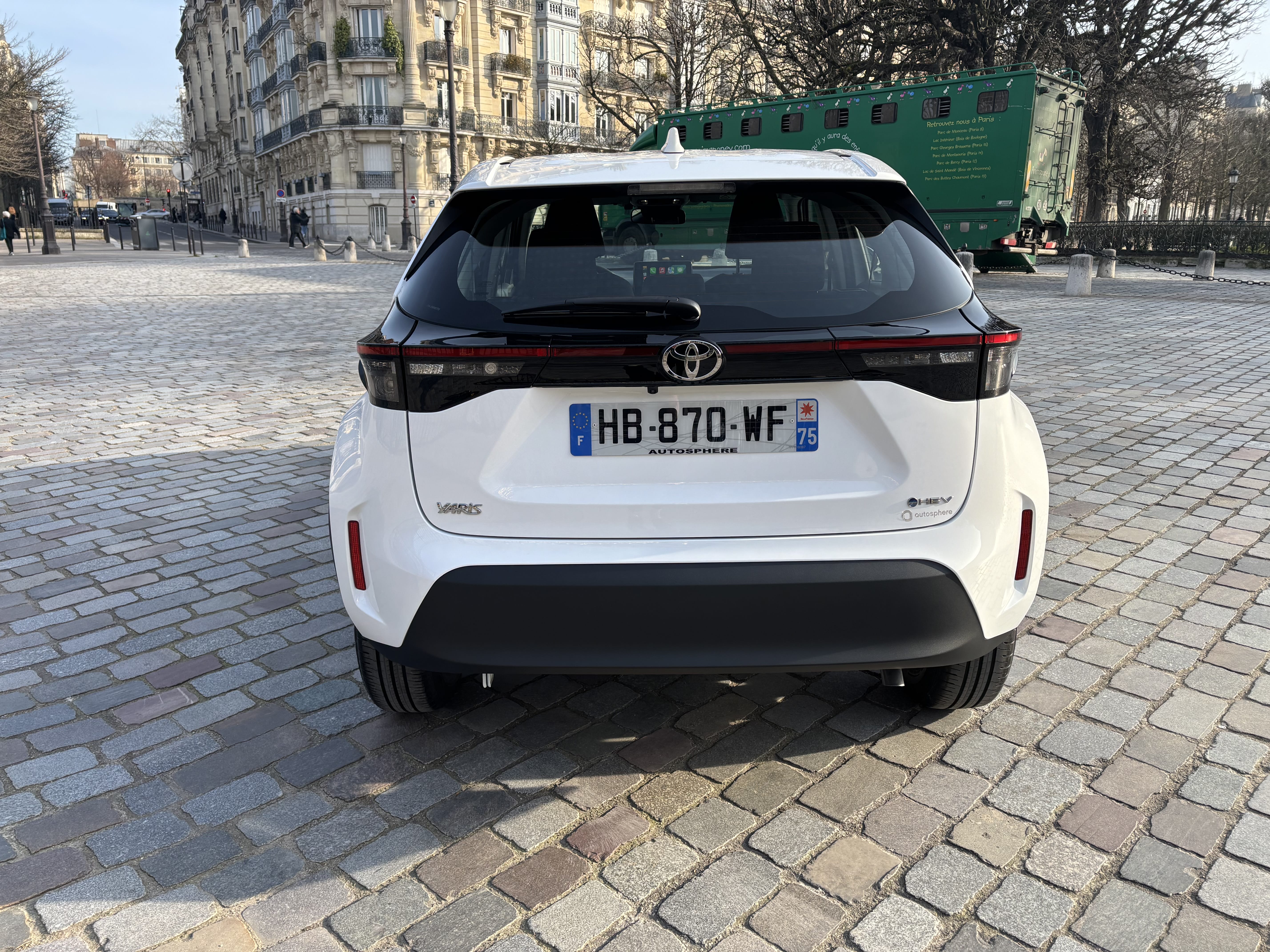 Toyota Yaris Cross Hybrid métro ligne 2 / Bluetooth / place réserve / véhicule neuf avec GPS
