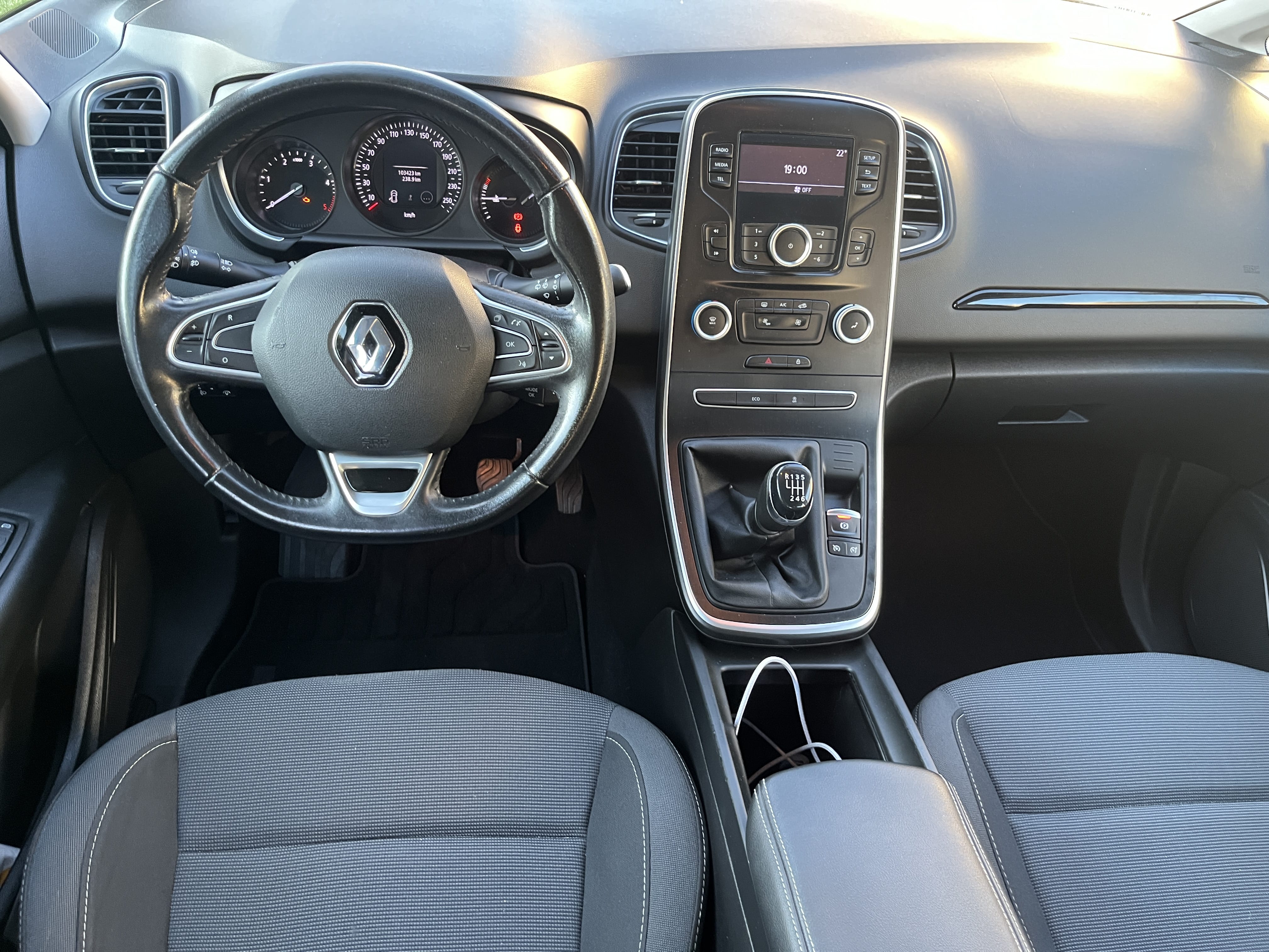 Renault Scenic met Autostoel baby