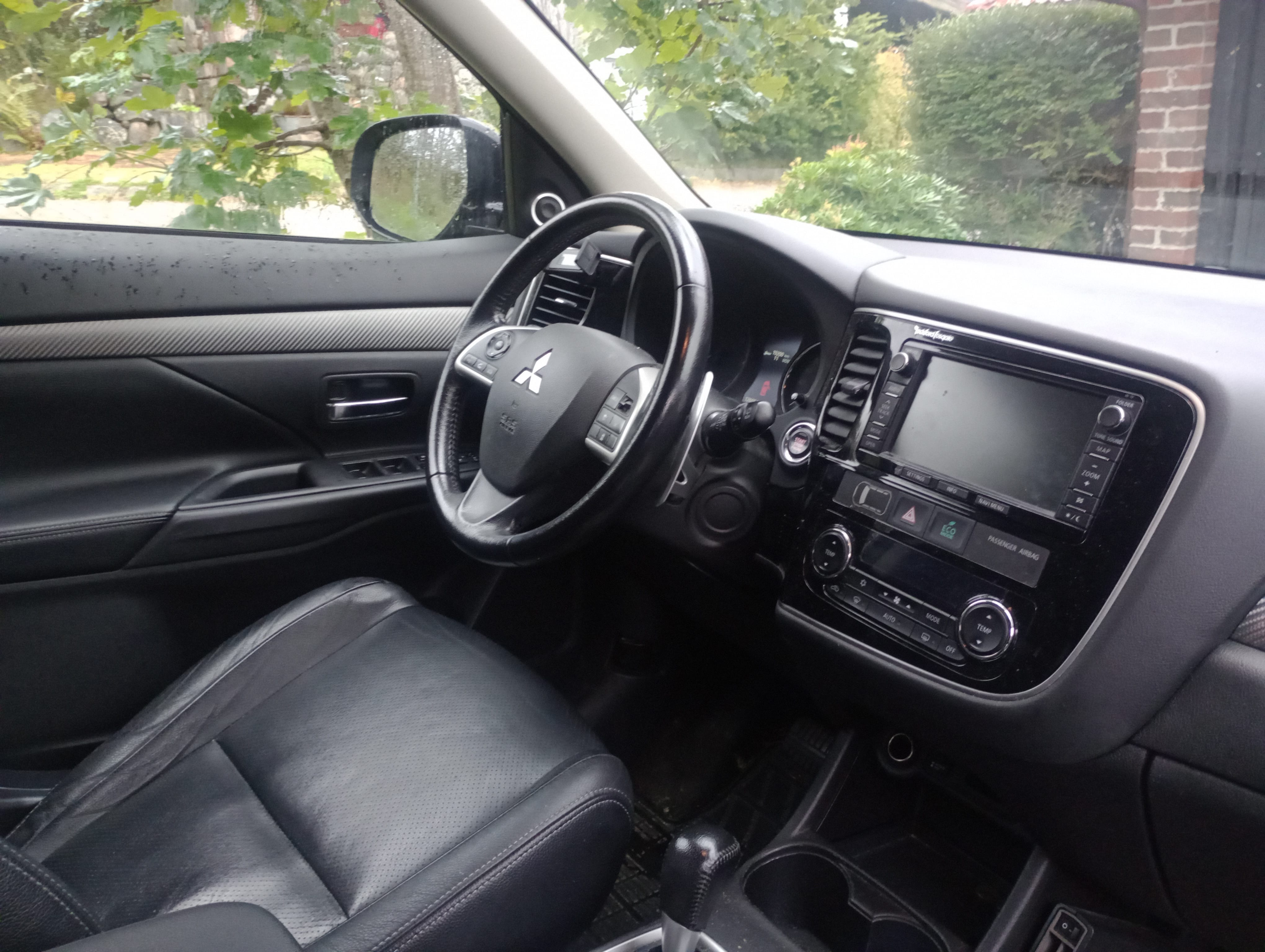 Mitsubishi Outlander with GPS