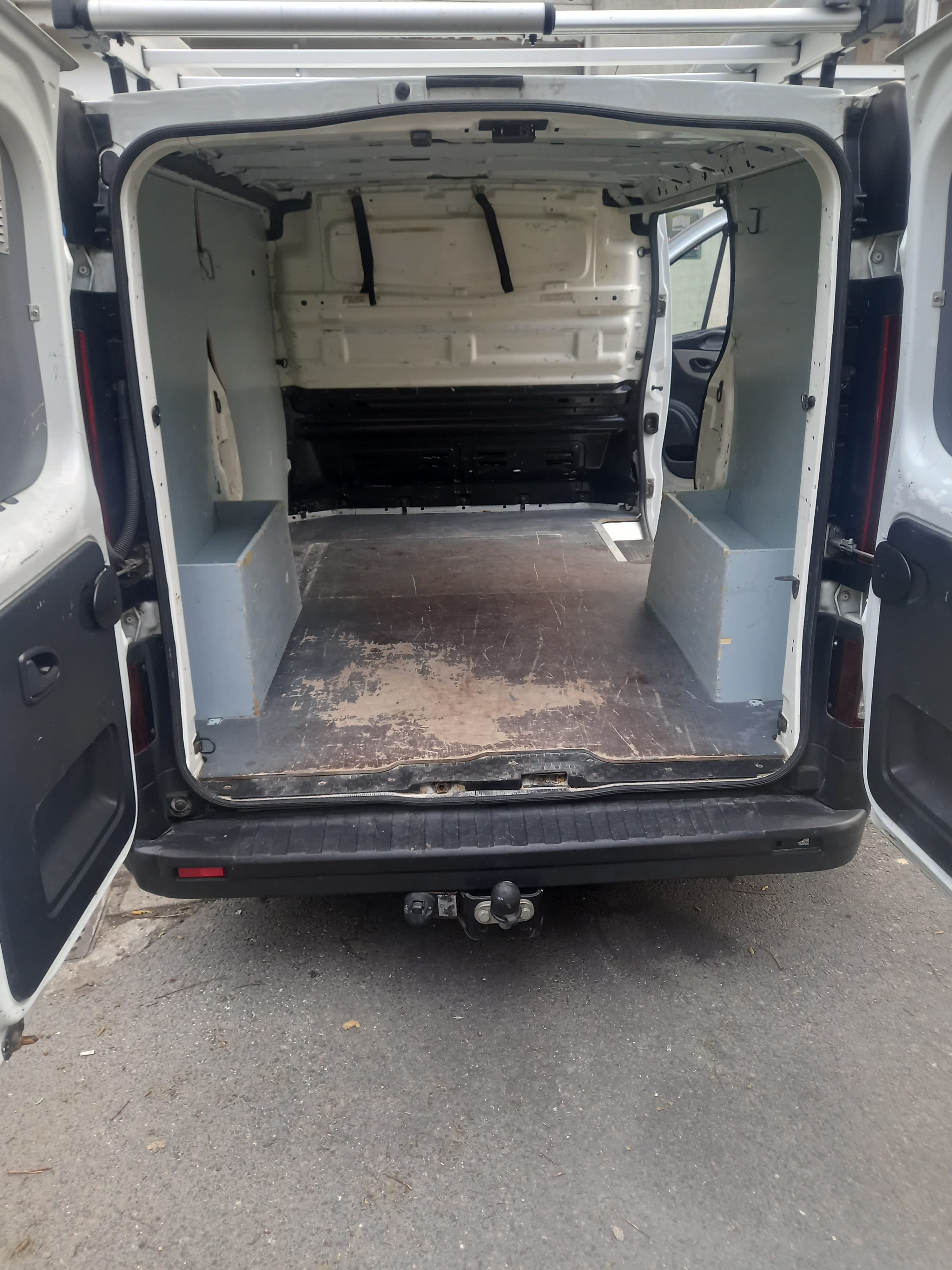Renault Trafic avec Coffre de toit