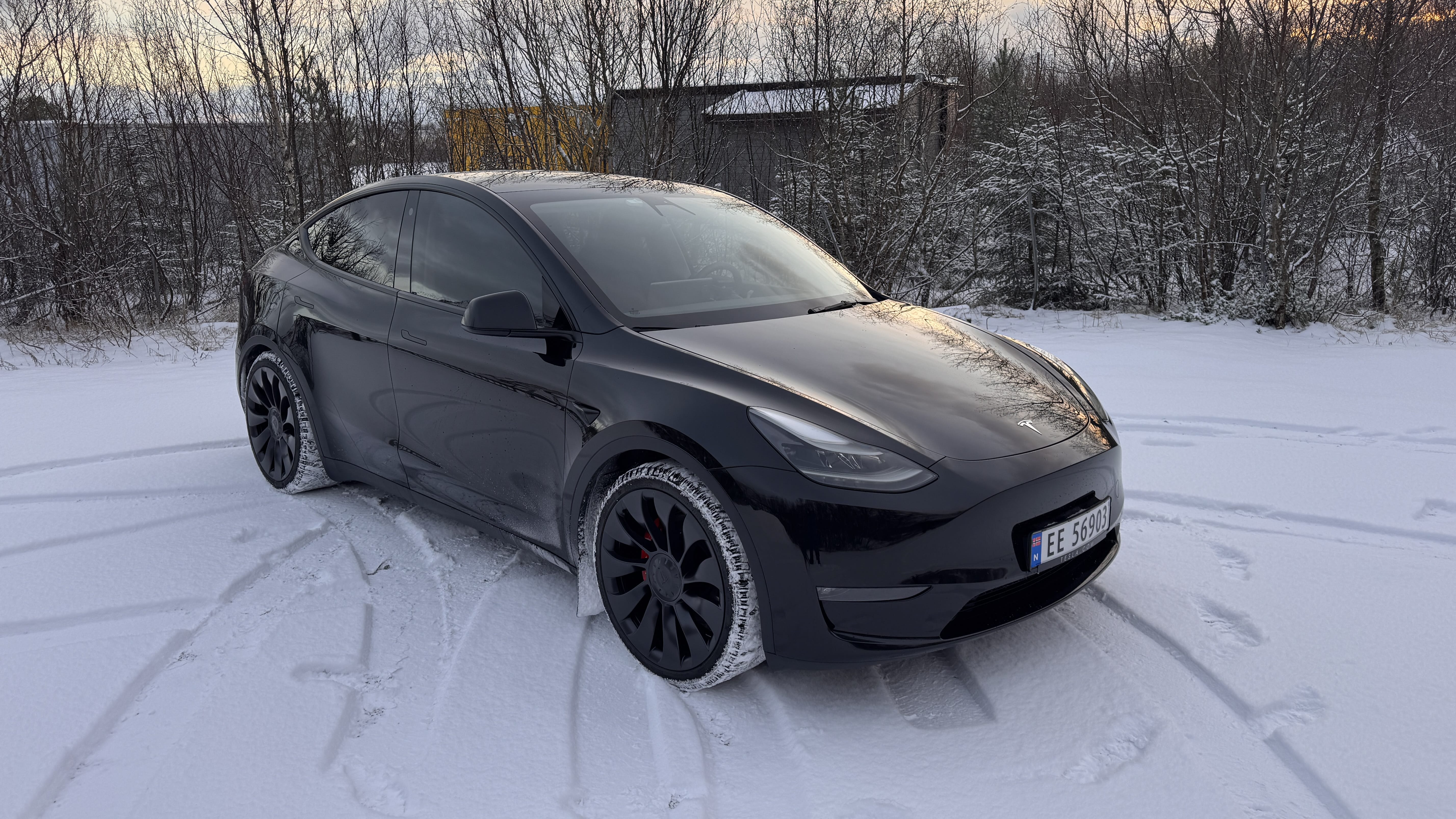 Tesla Model Y Performance med Aircondition