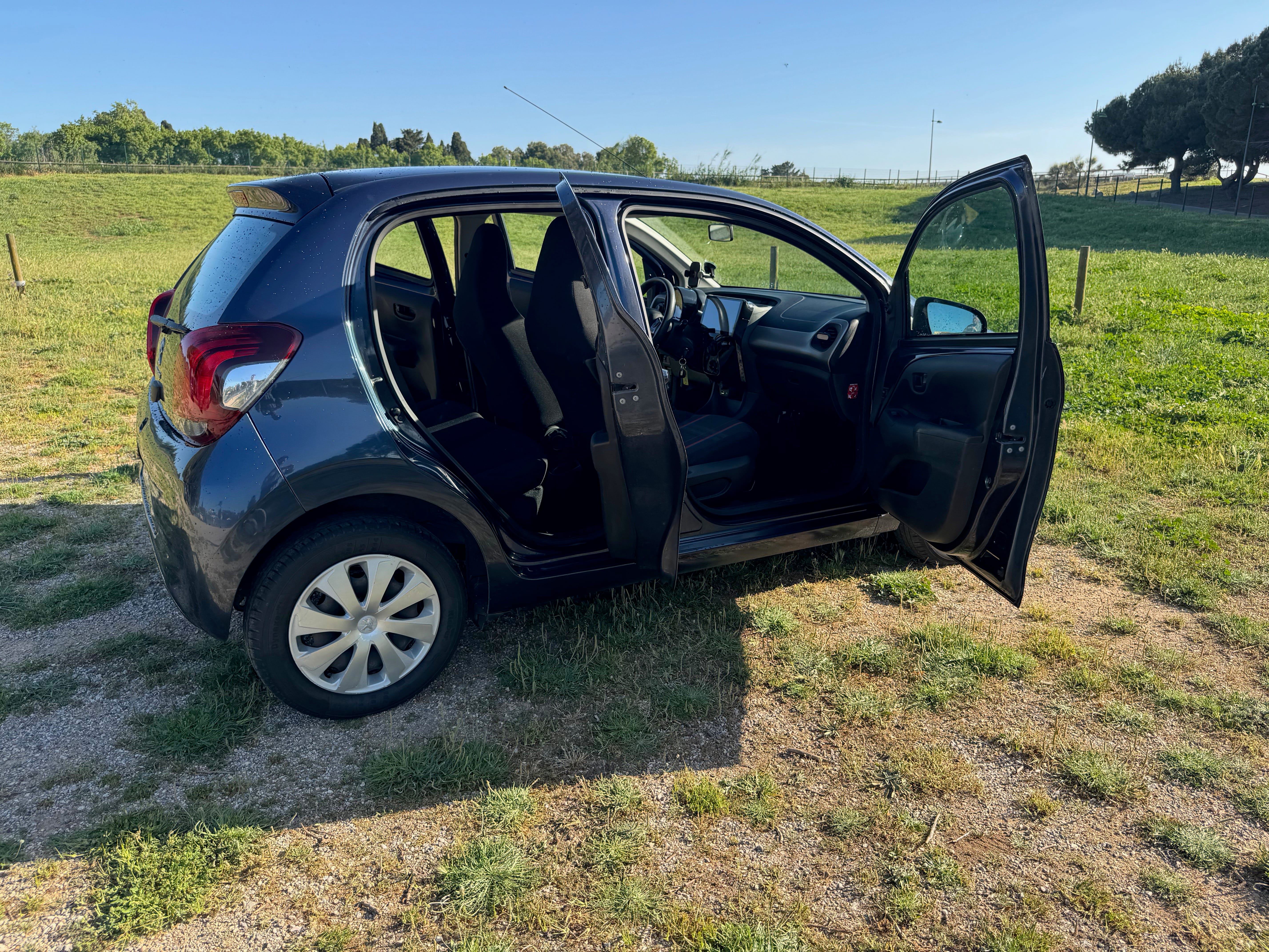 Peugeot 108 CARPLAY & ANDROID AUTO - CLIMATISATION - BLUETOOTH - 5 PORTES avec Autoradio