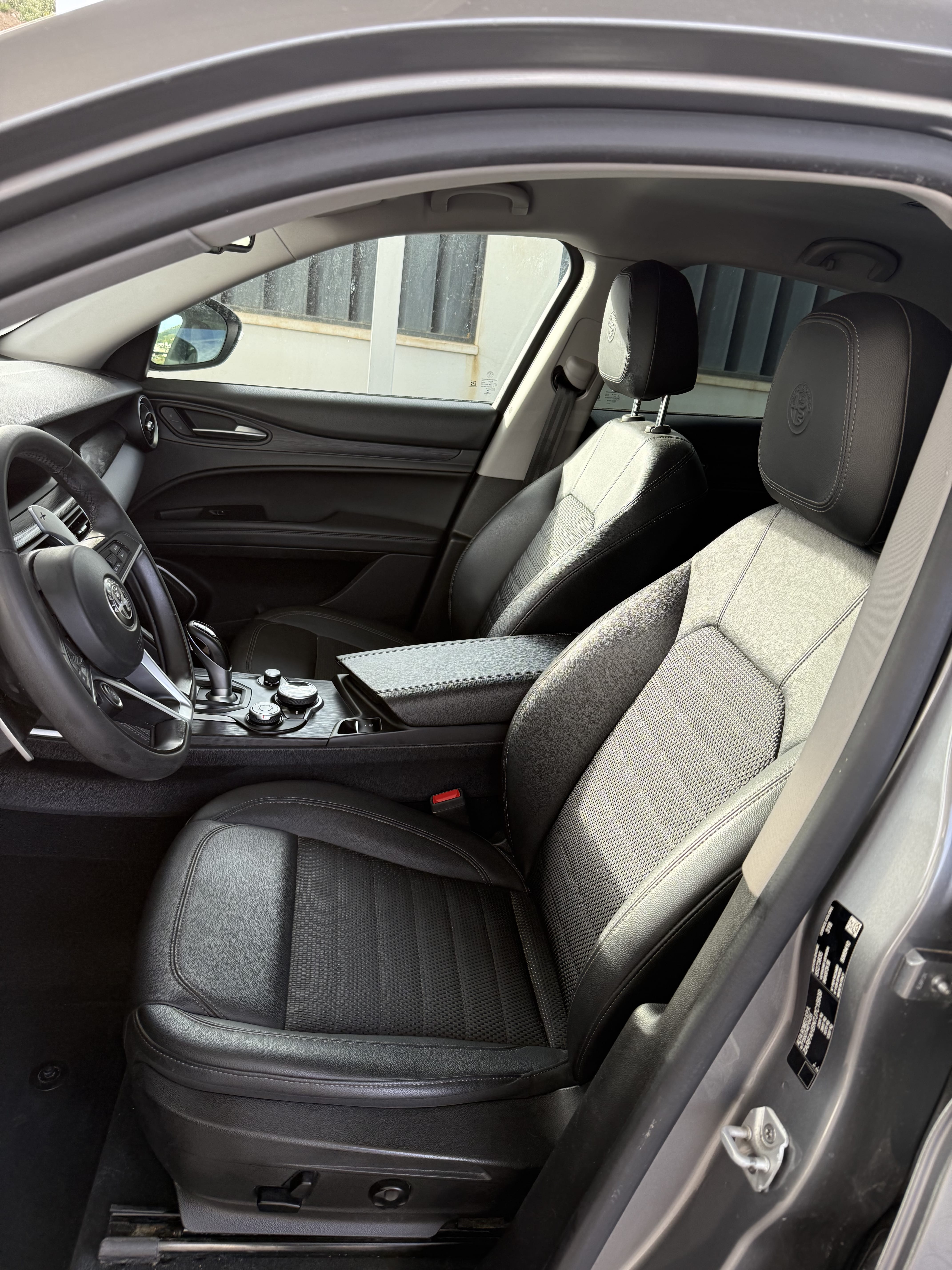 Alfa-Romeo Stelvio mit Navigationsgerät