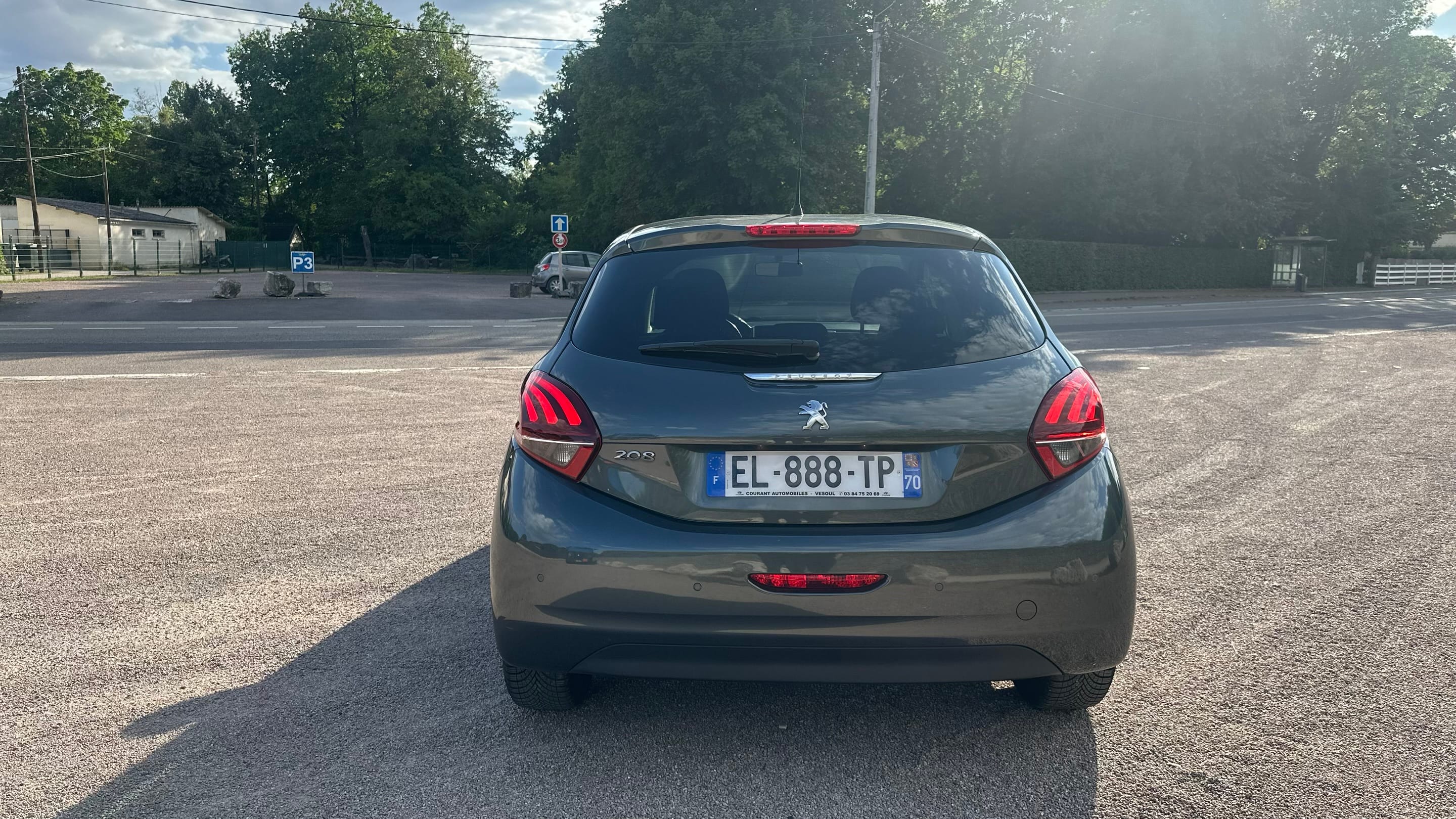 Peugeot 208 avec GPS