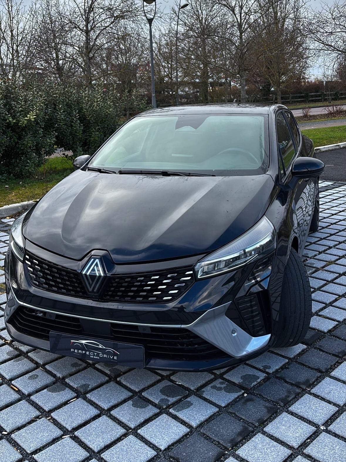 Renault Clio E-tech, 2024, Essence 95 / Électrique (hybride), automatique