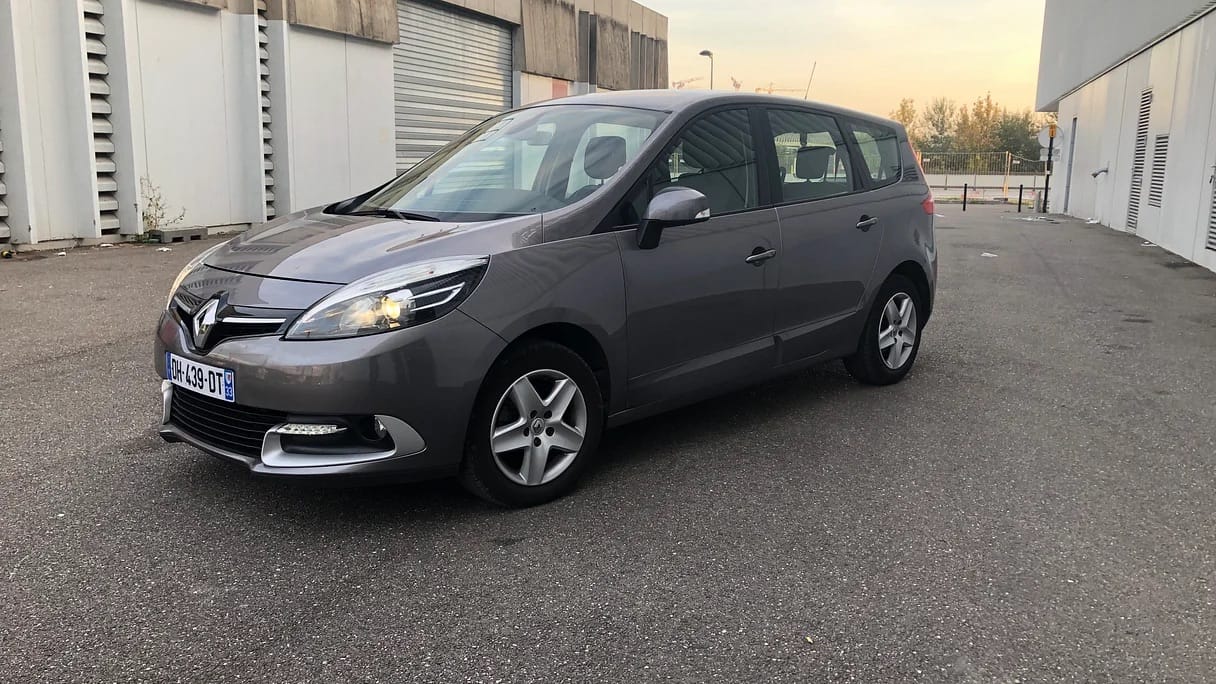 Renault Grand Scenic  Accès exclusif dans la Gare de Bordeaux - Louez le Grand Scénic 7 Places – Spacieux, 2015, Diesel, 7 places