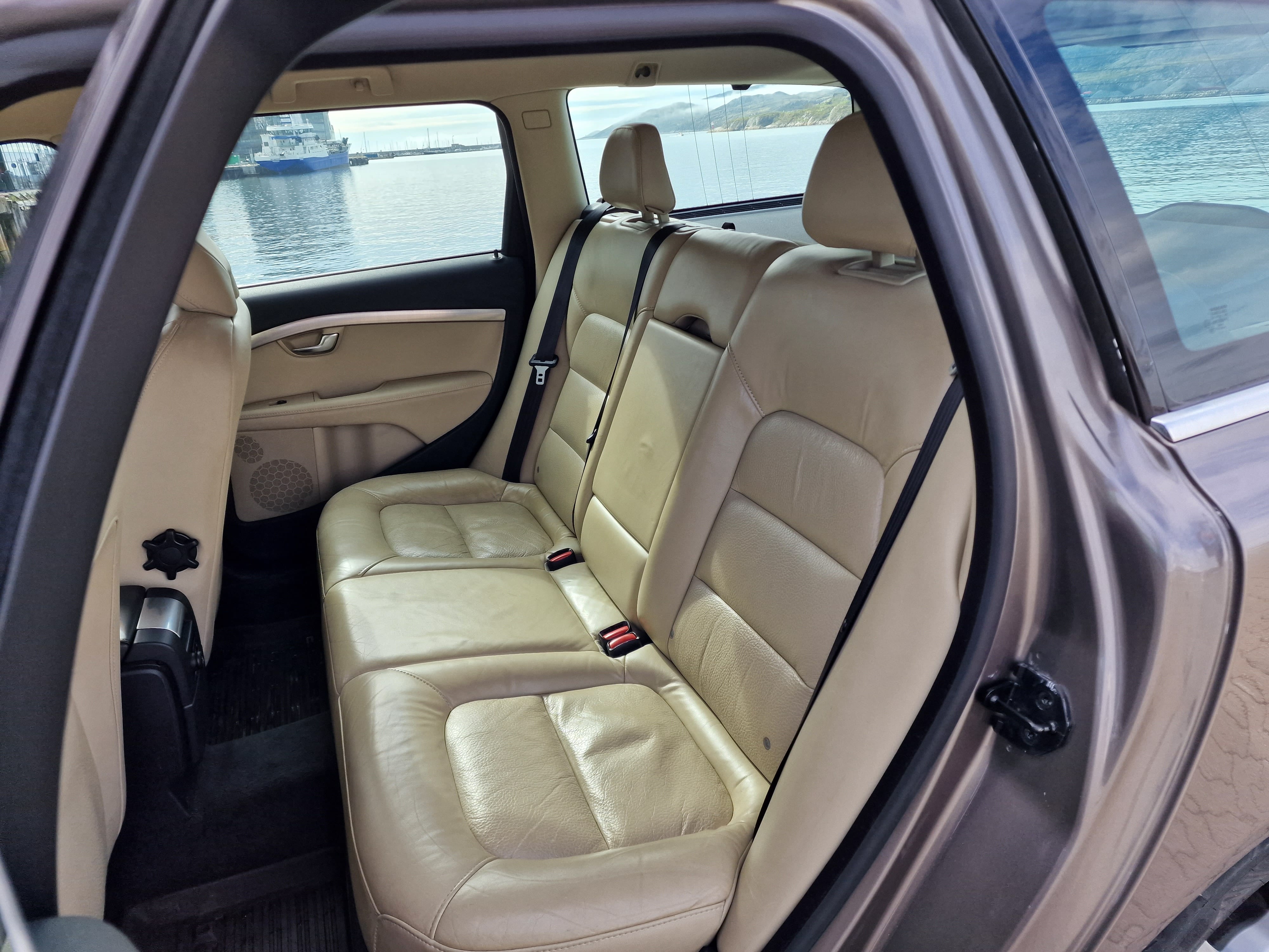 Volvo V70 with Baby seat