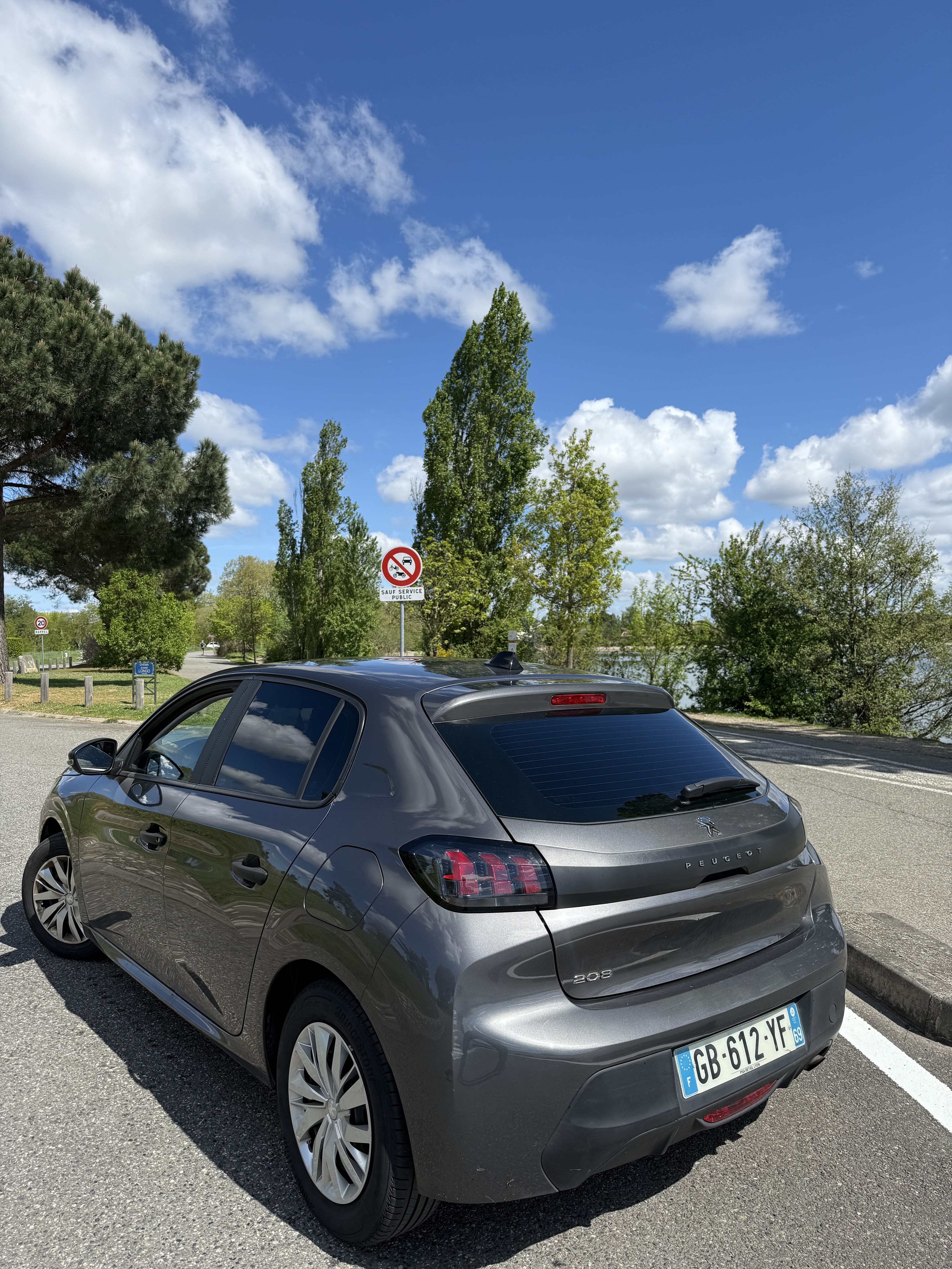 Peugeot 208 with Air conditioning