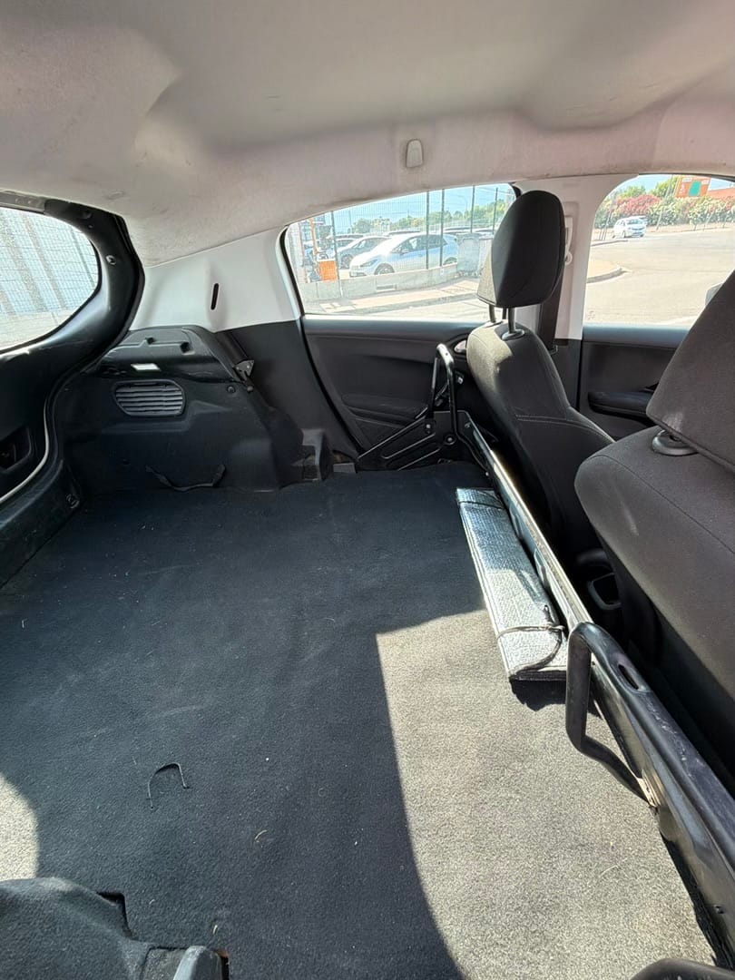 Peugeot 208 Société avec Port USB