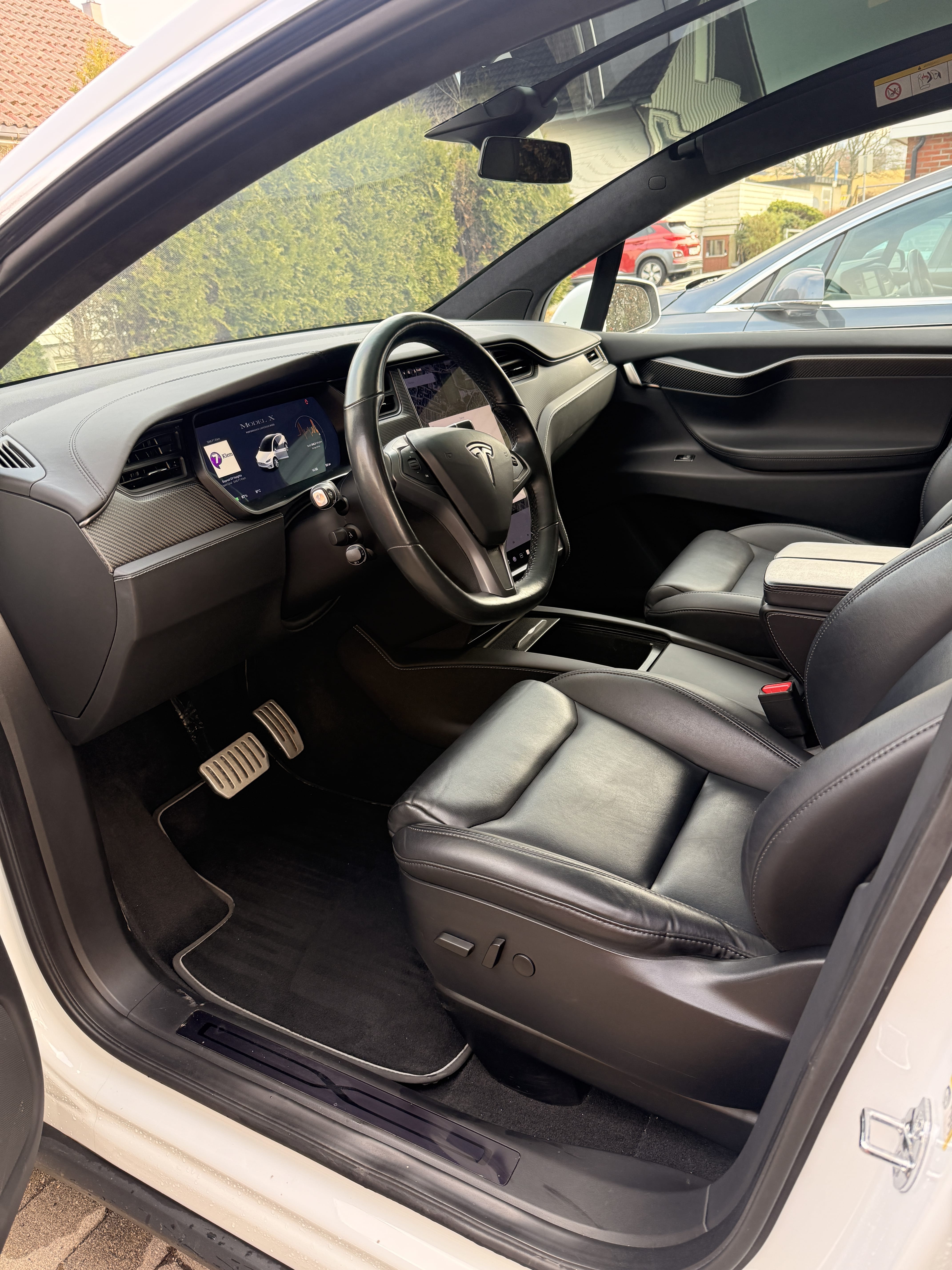 Tesla Model X Performance med GPS