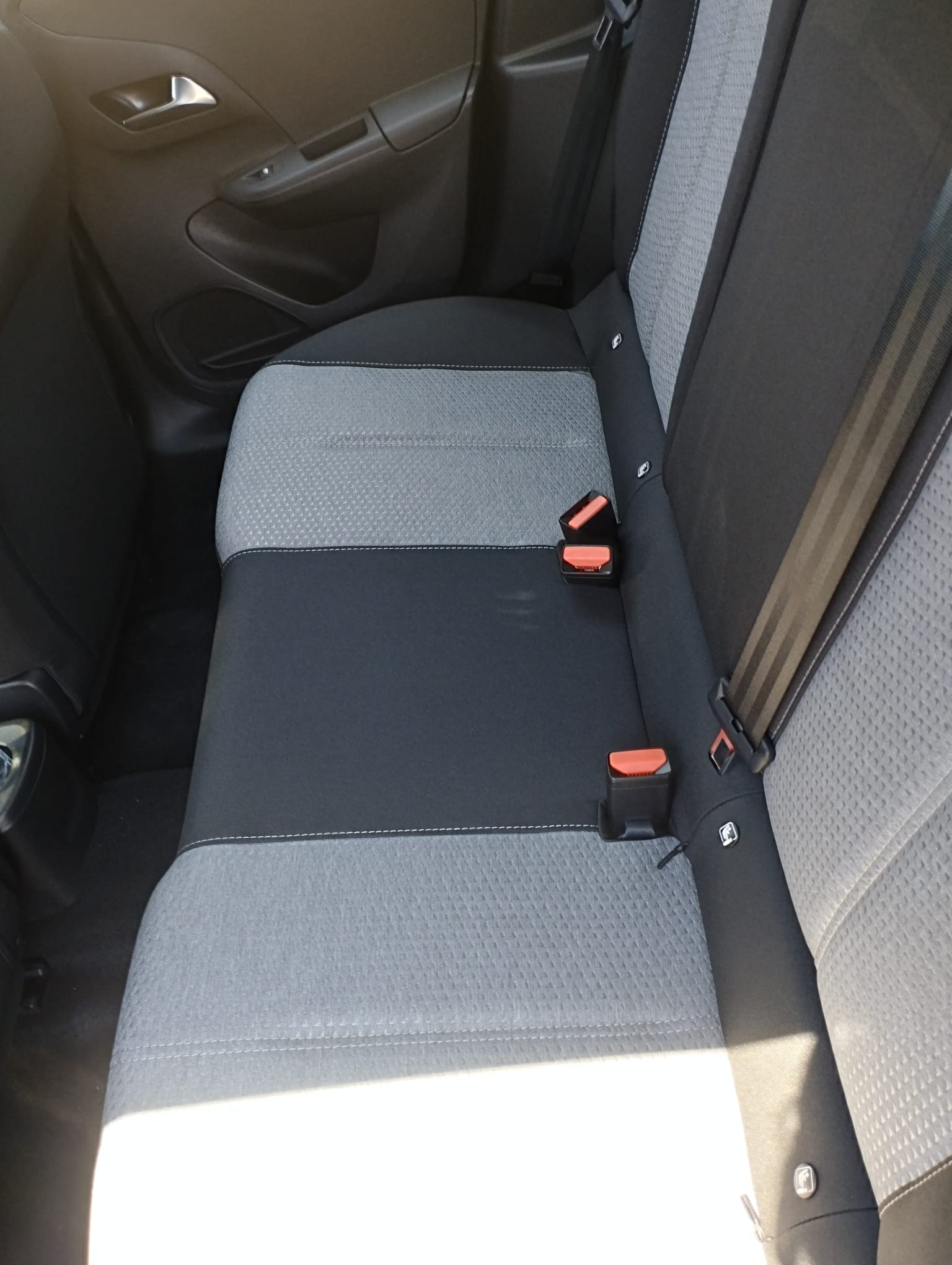 Opel Corsa 1.2 con Silla infantil