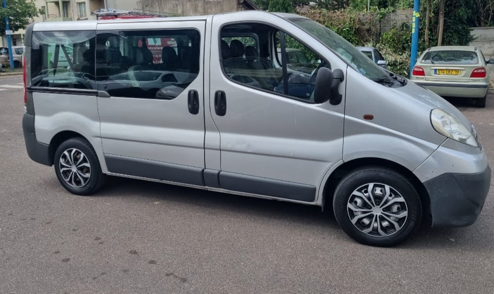 Opel Vivaro Combi, 2010, Diesel, 9 places et plus