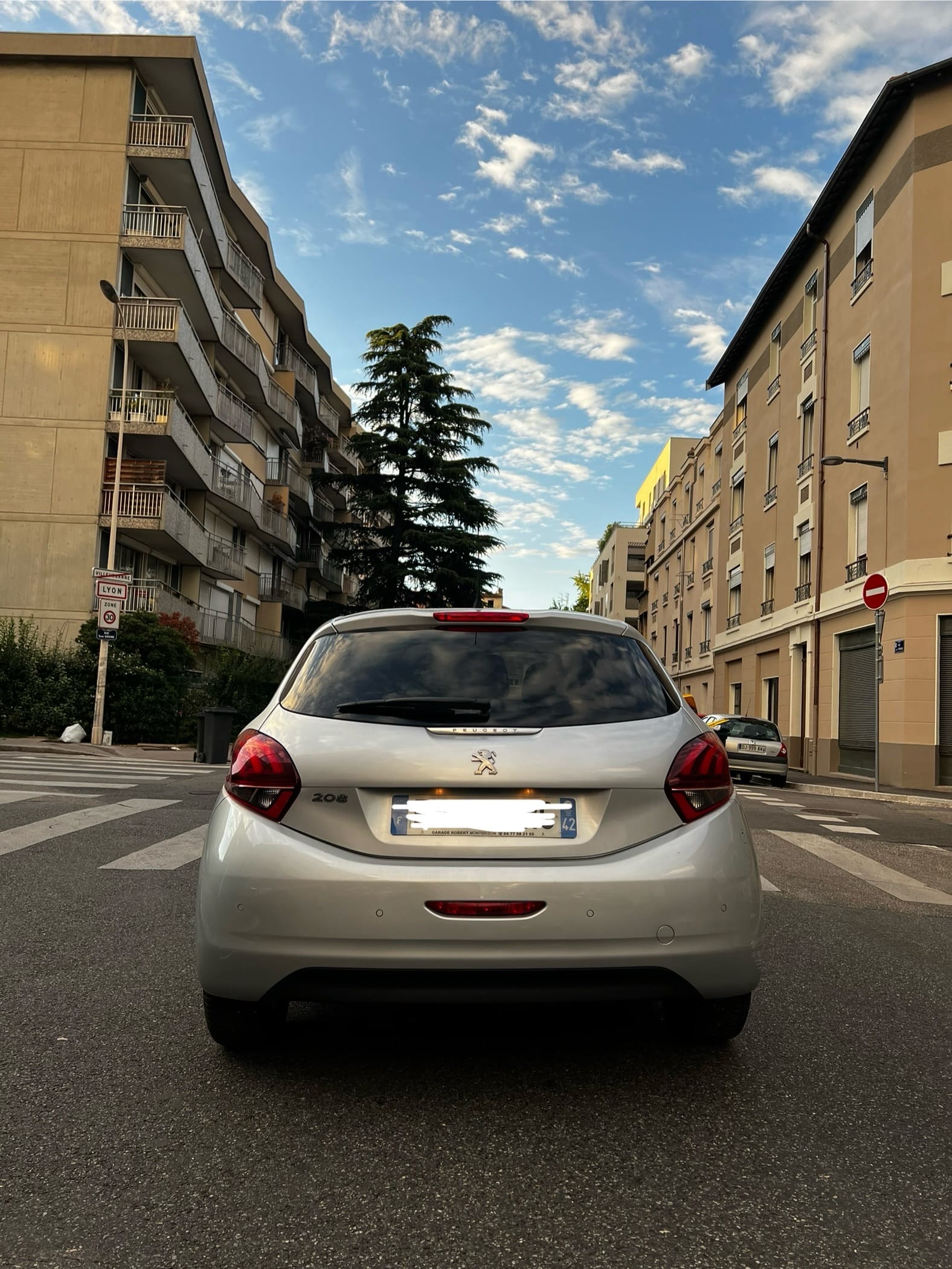 Peugeot 208 avec GPS