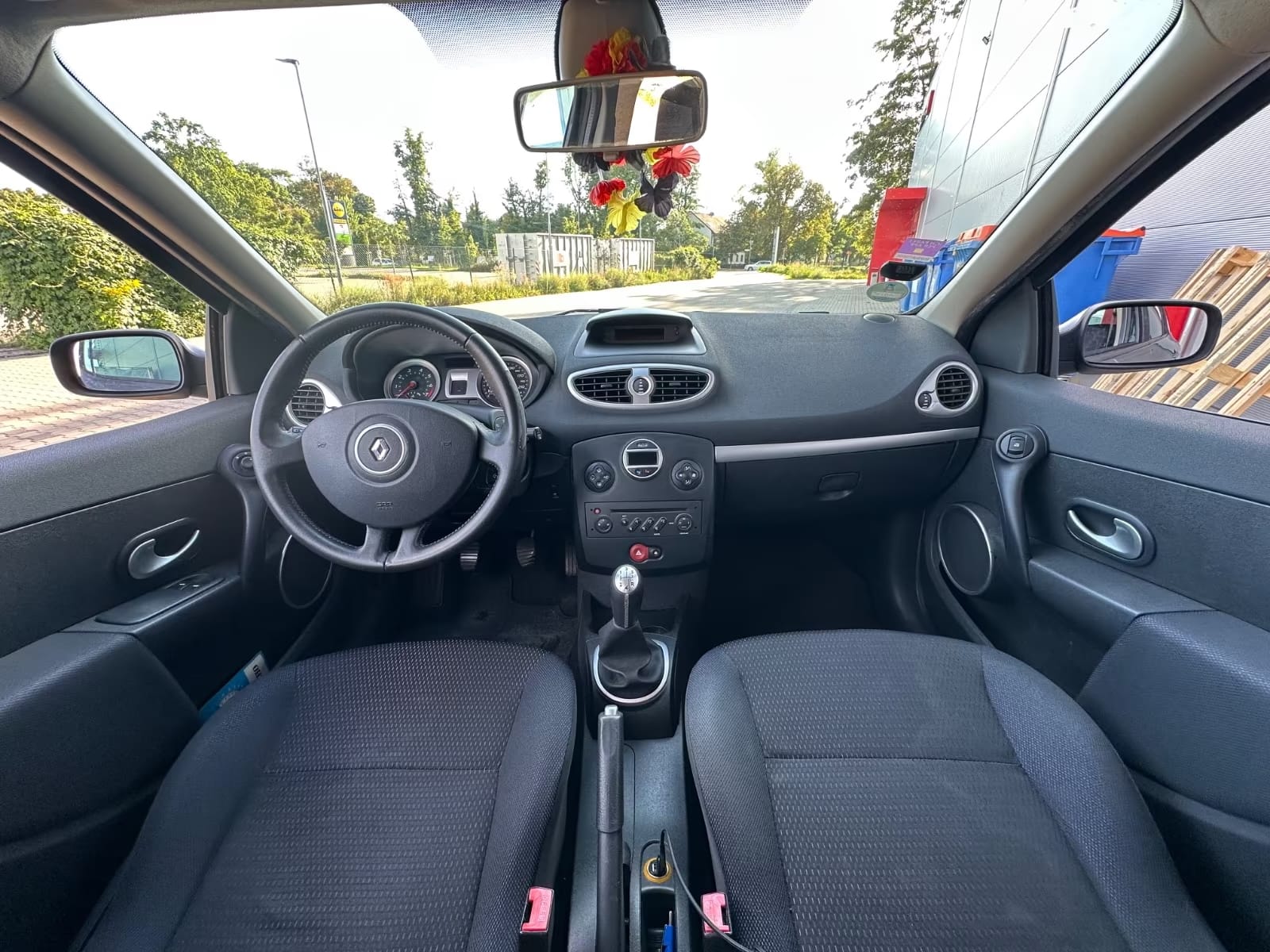 Renault Clio Grandtour Schwarz with Audio / iPod input