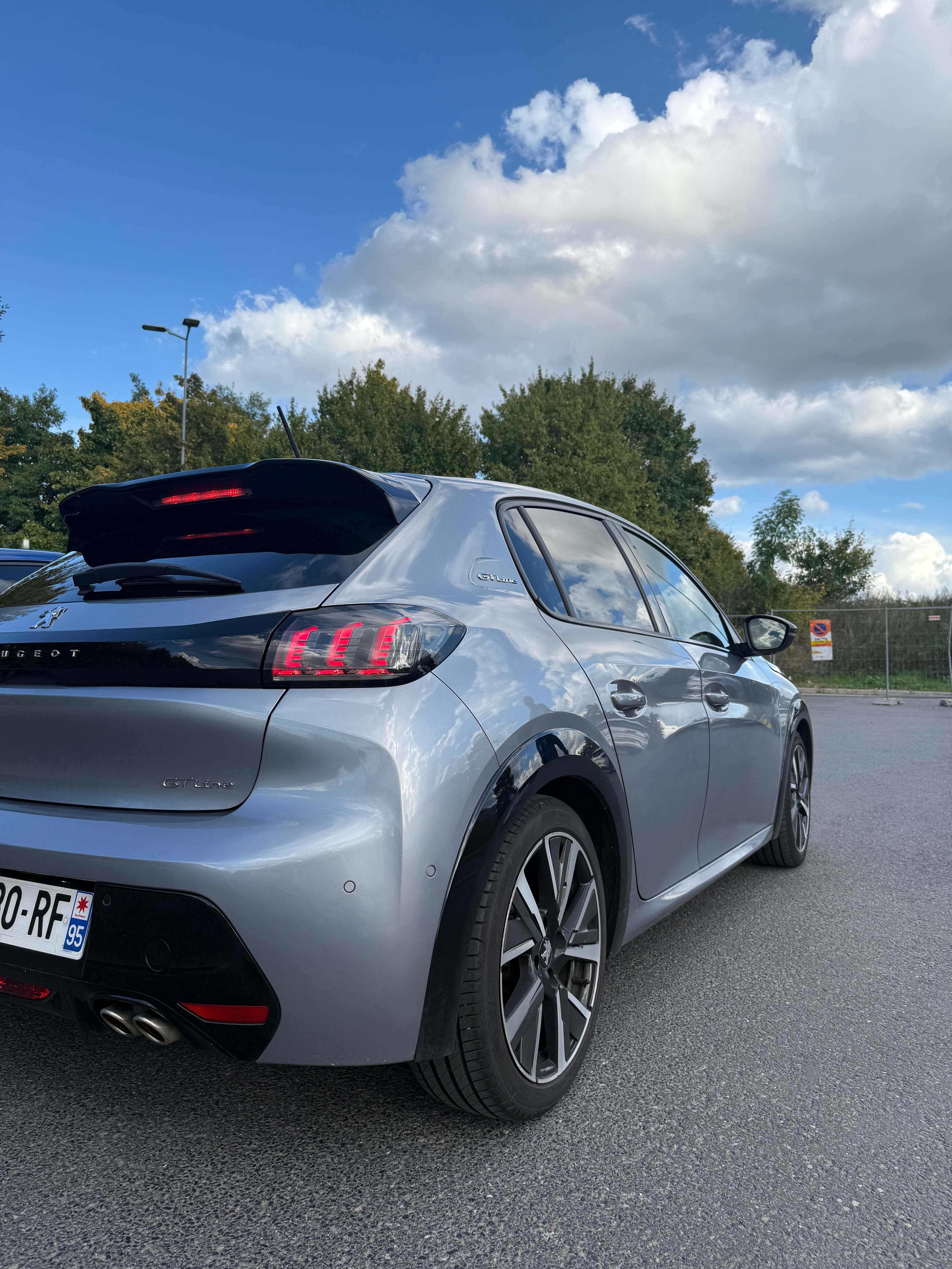 Peugeot 208 GT Line avec GPS