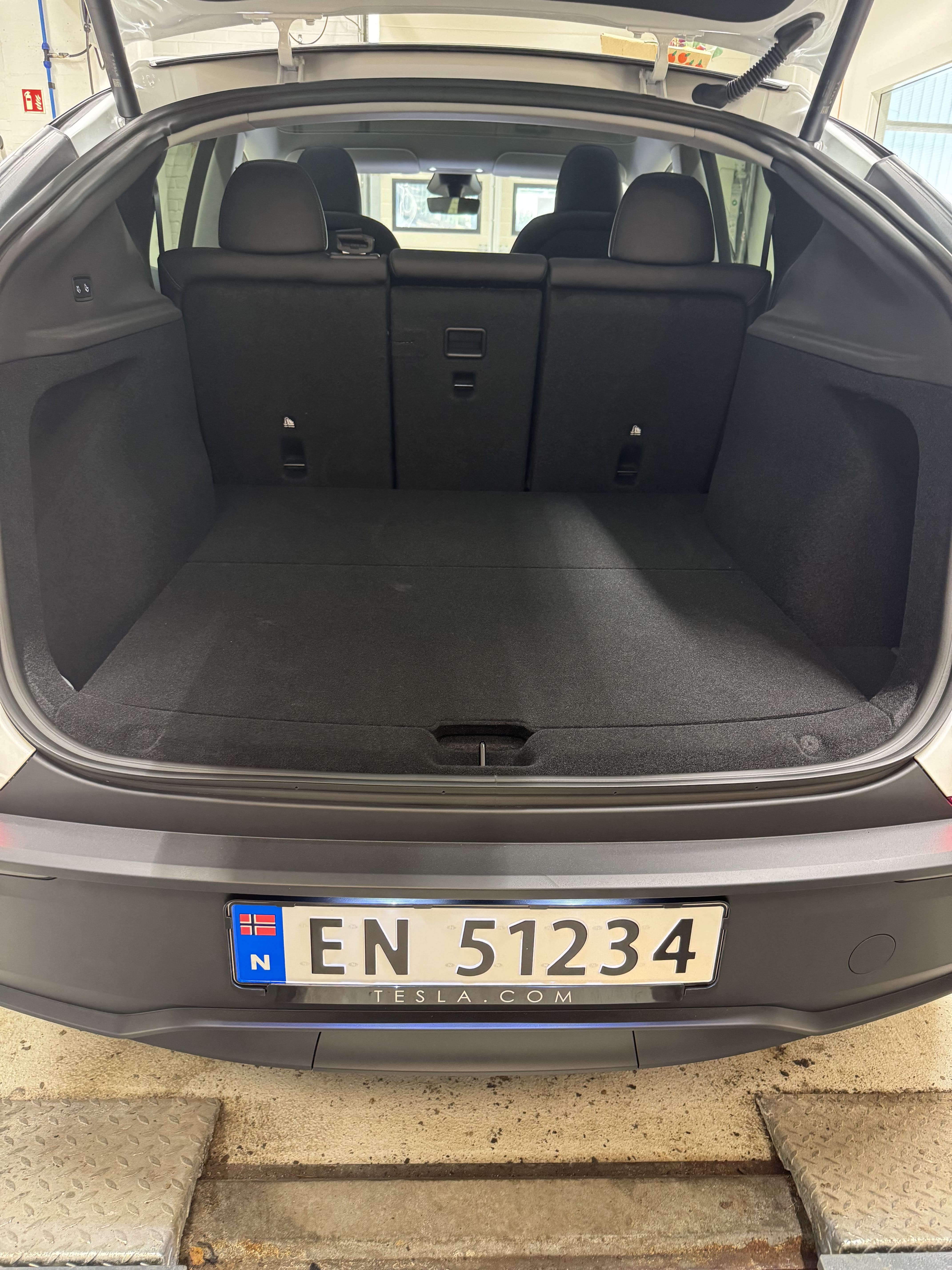 Tesla Model Y Long Range Nye Model Y Juniper med Bluetooth audio