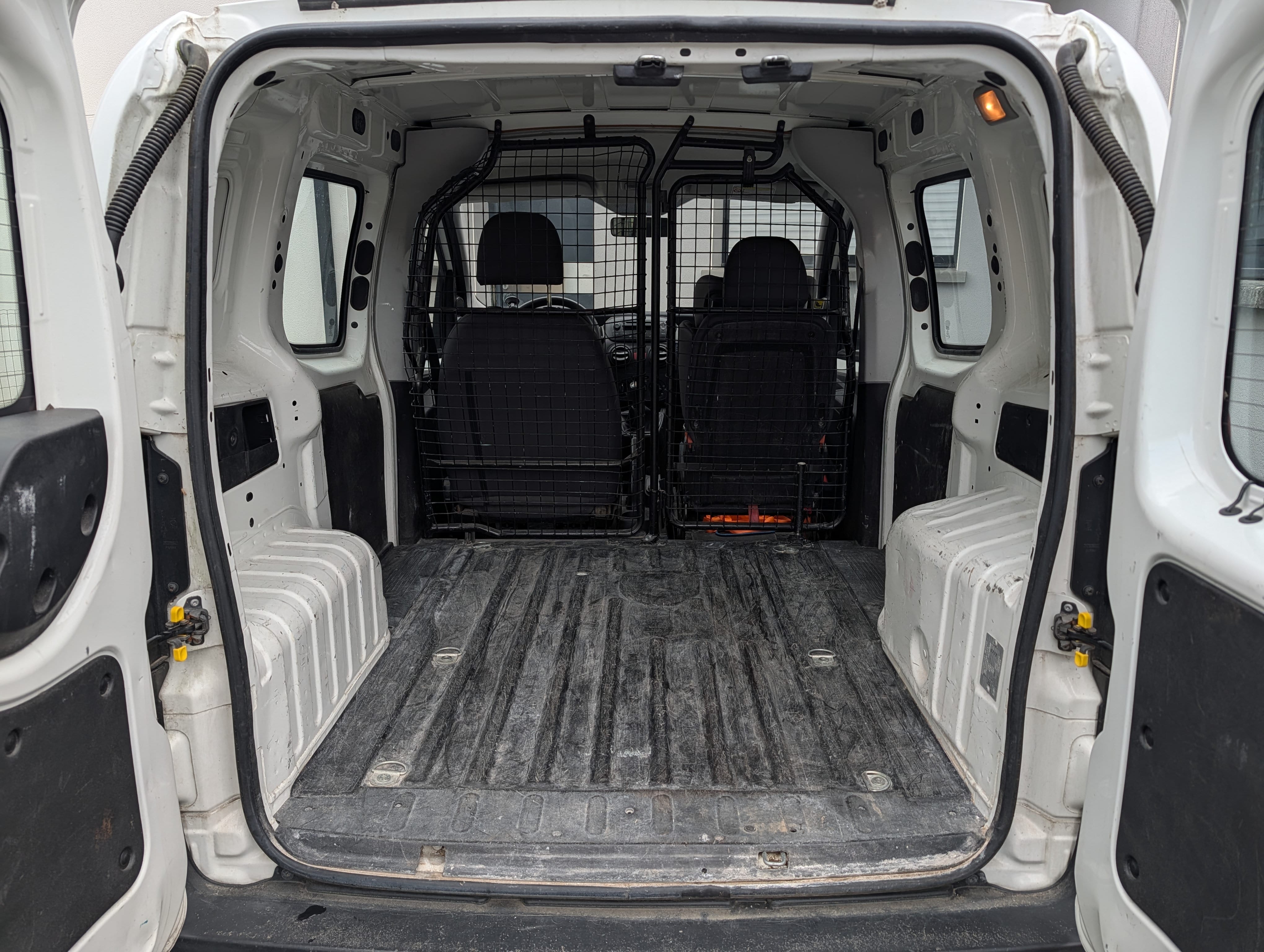Peugeot Bipper avec Attelage