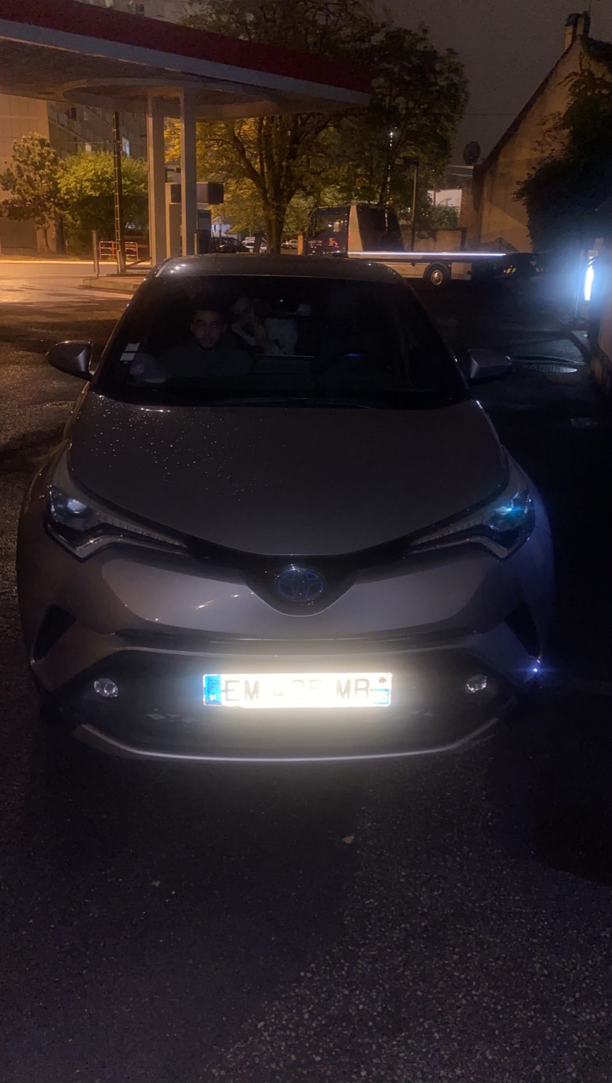 Toyota C-HR, 2017, Essence 95 / Électrique (hybride), automatique