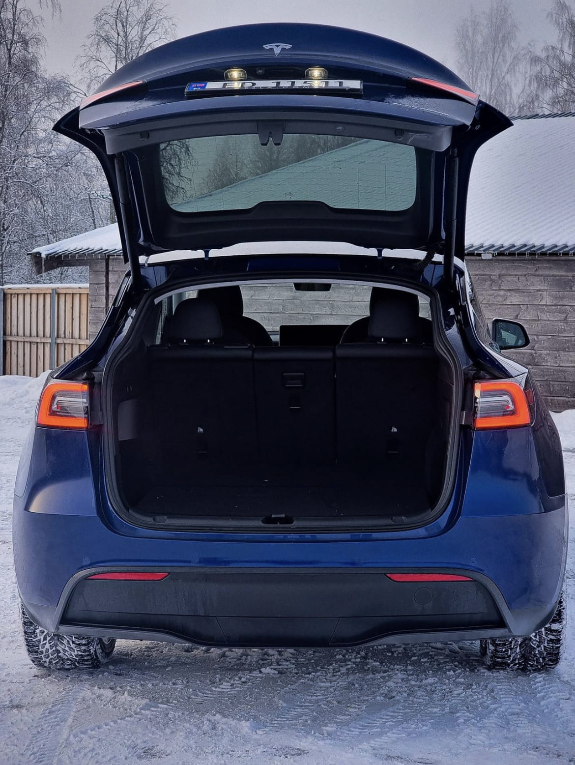 Tesla Model Y med GPS
