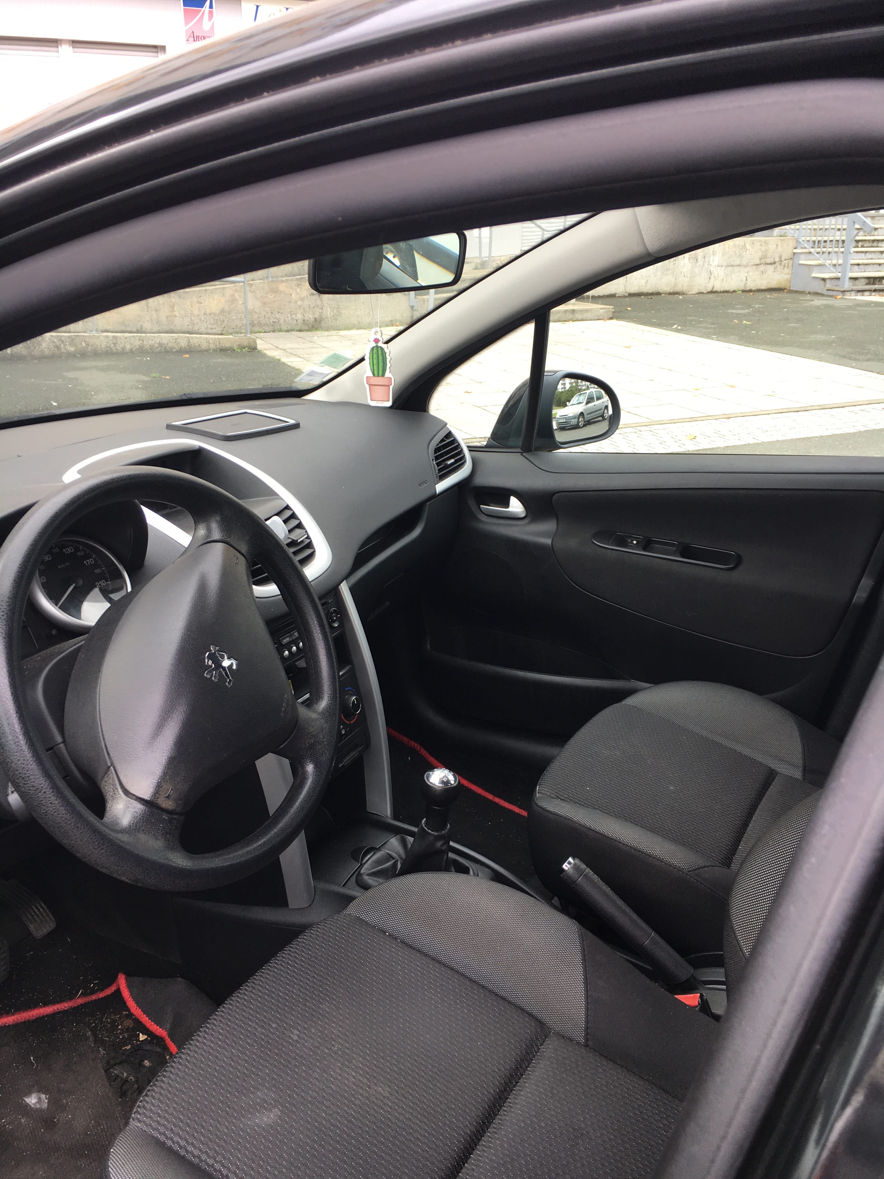 Peugeot 207+ avec Régulateur de vitesse