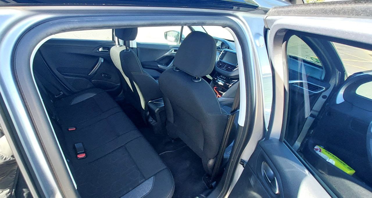 Peugeot 2008 con Silla infantil