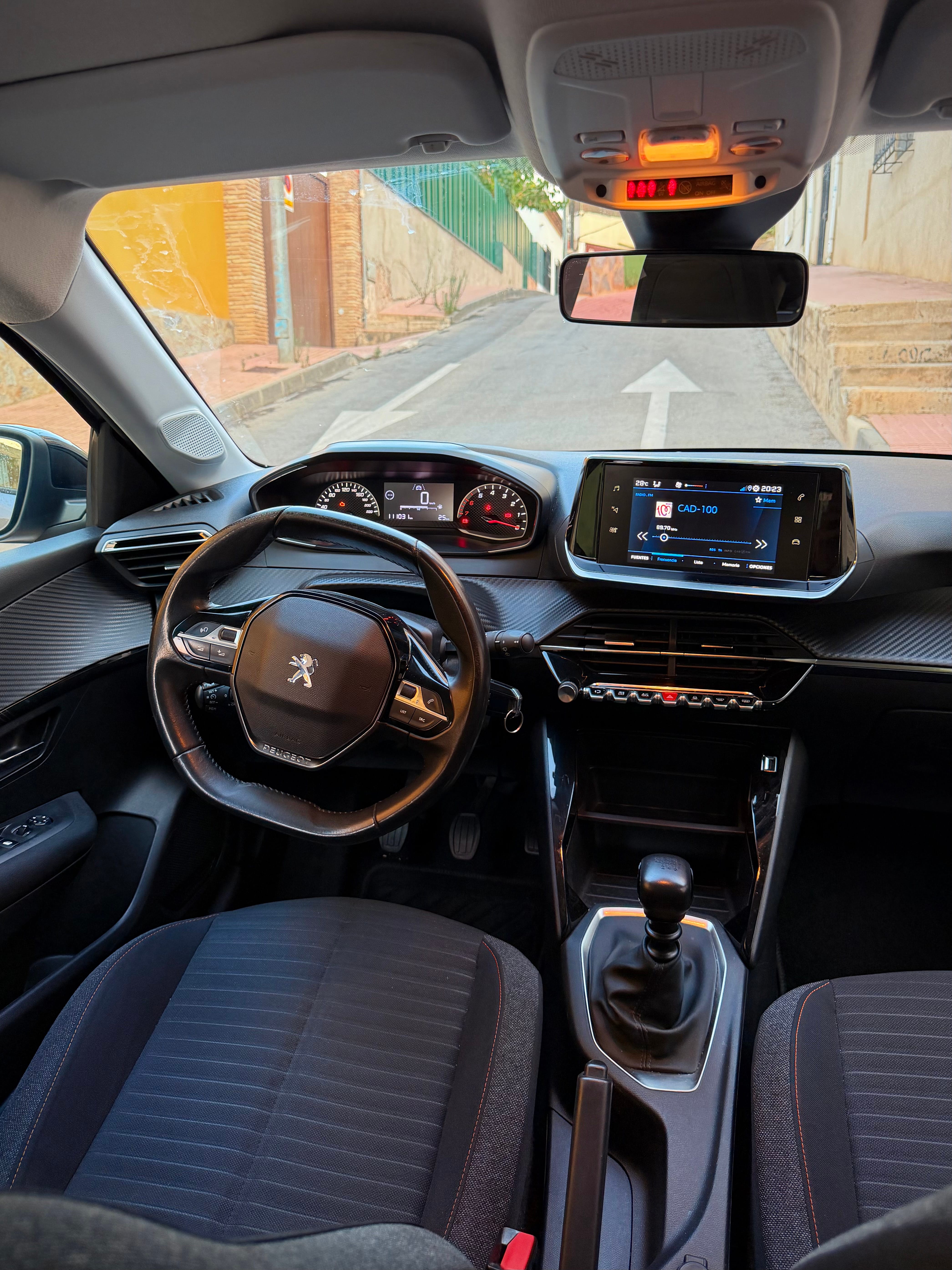 Peugeot 208 ENTREGA A DOMICILIO & MUY BAJO CONSUMO con Aire acondicionado