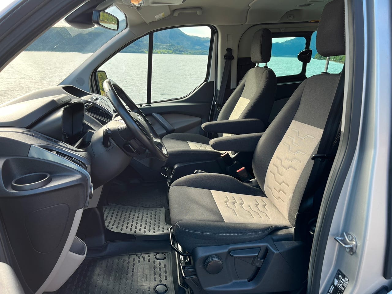Ford Tourneo met Autostoel baby