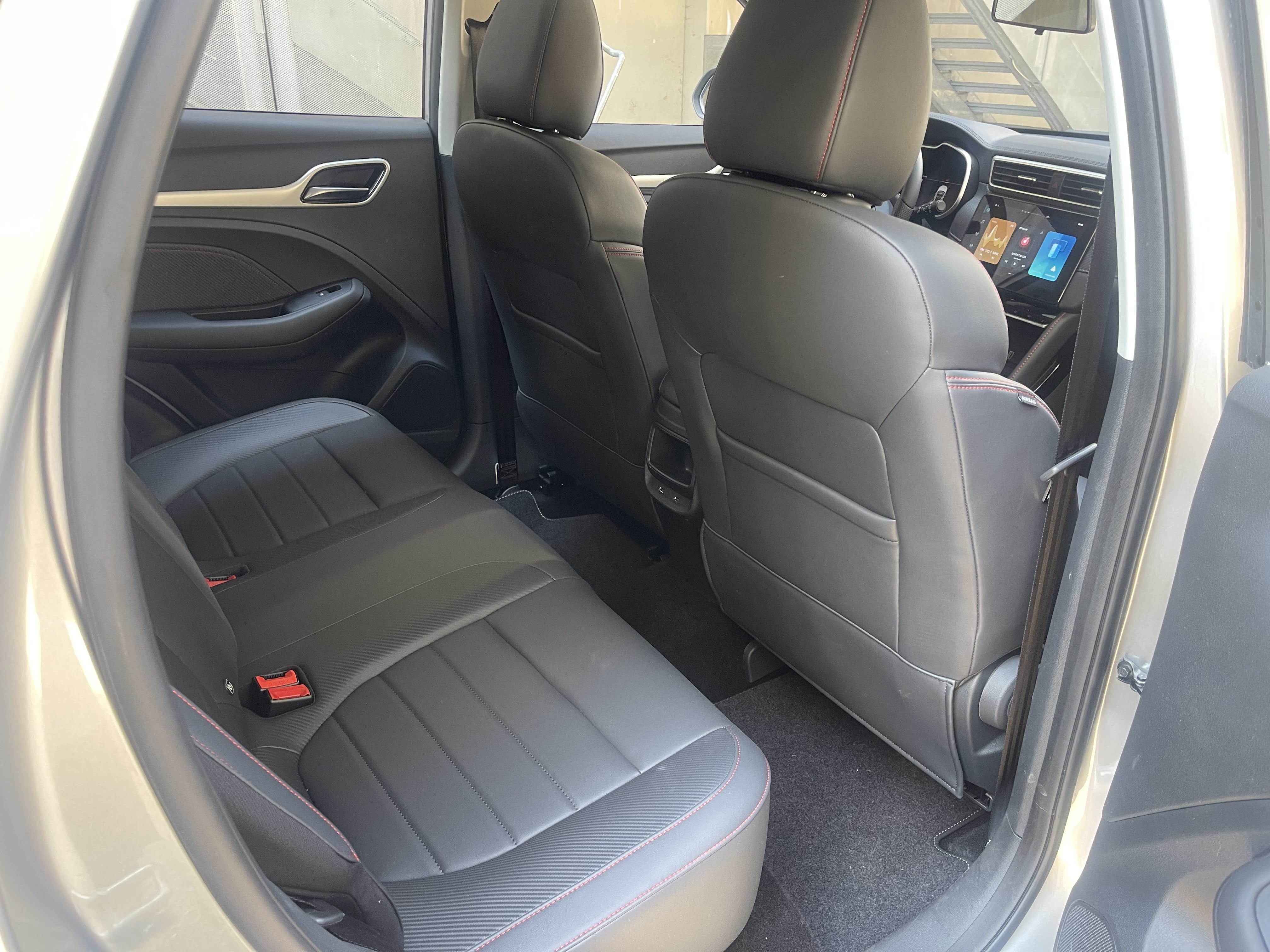 MG ZS mit Kindersitz