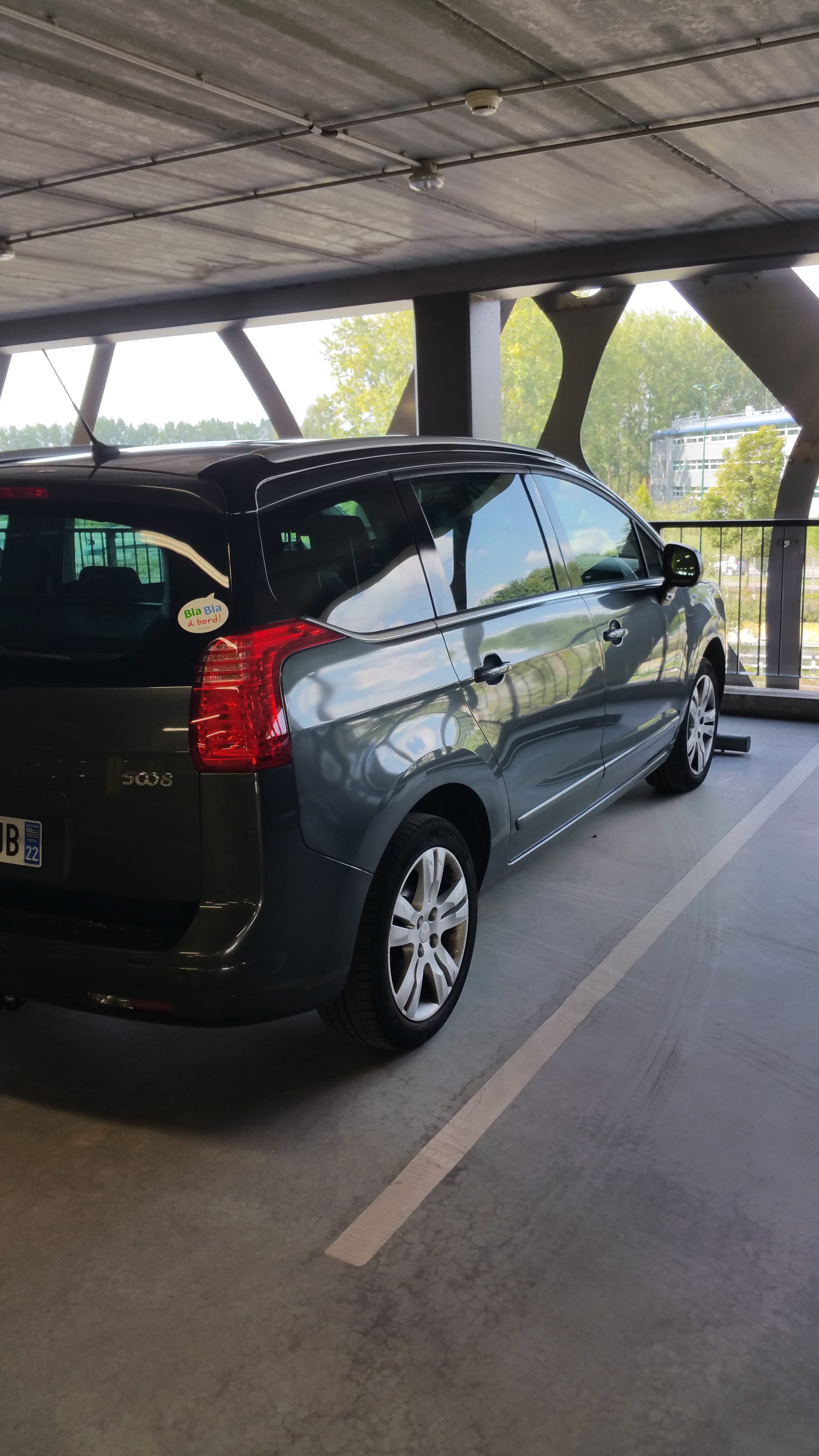 Peugeot 5008 avec GPS