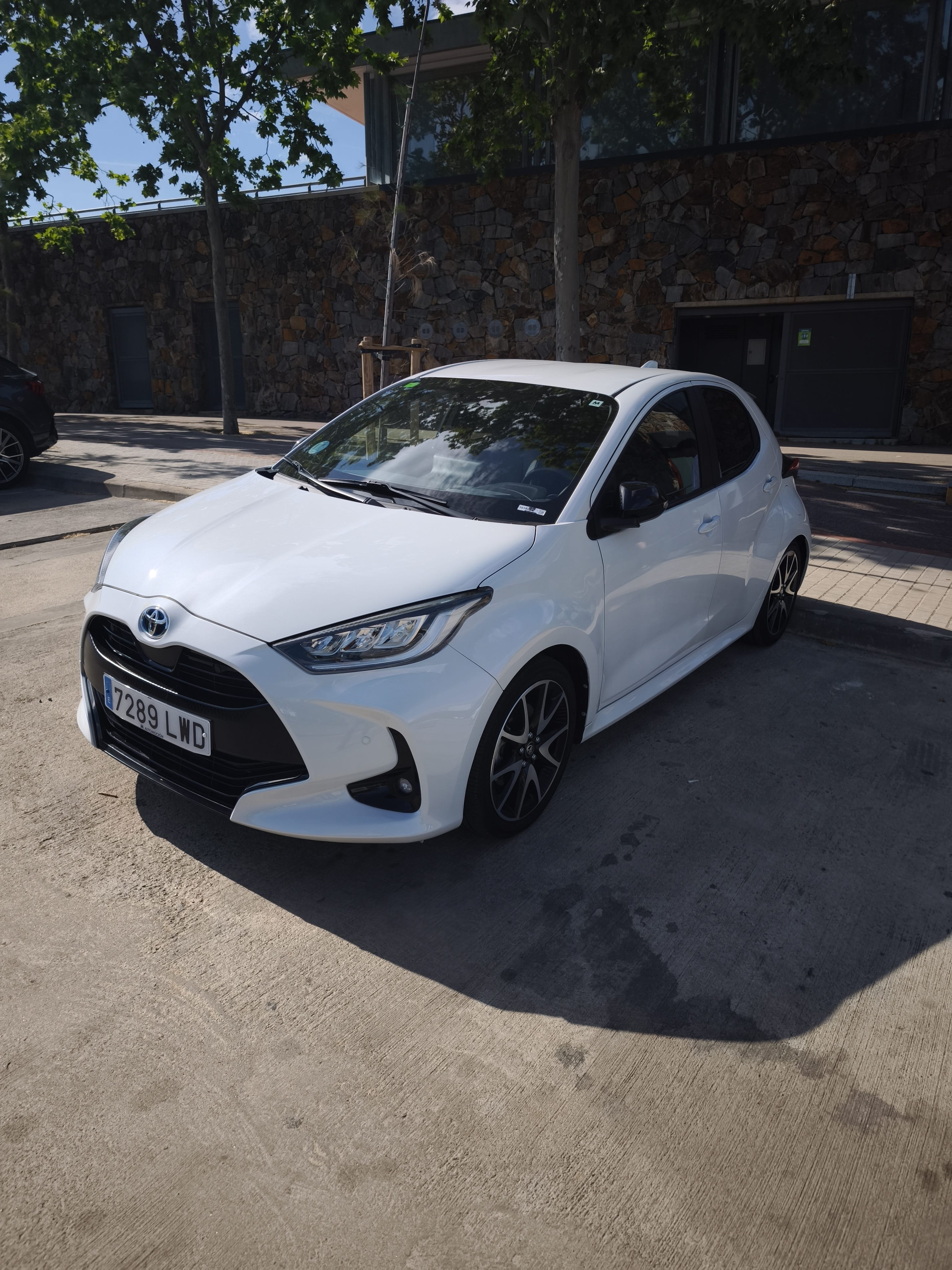 Toyota Yaris Híbrido, 2022, Gasolina 95 / Eléctrico (híbrido), Automático