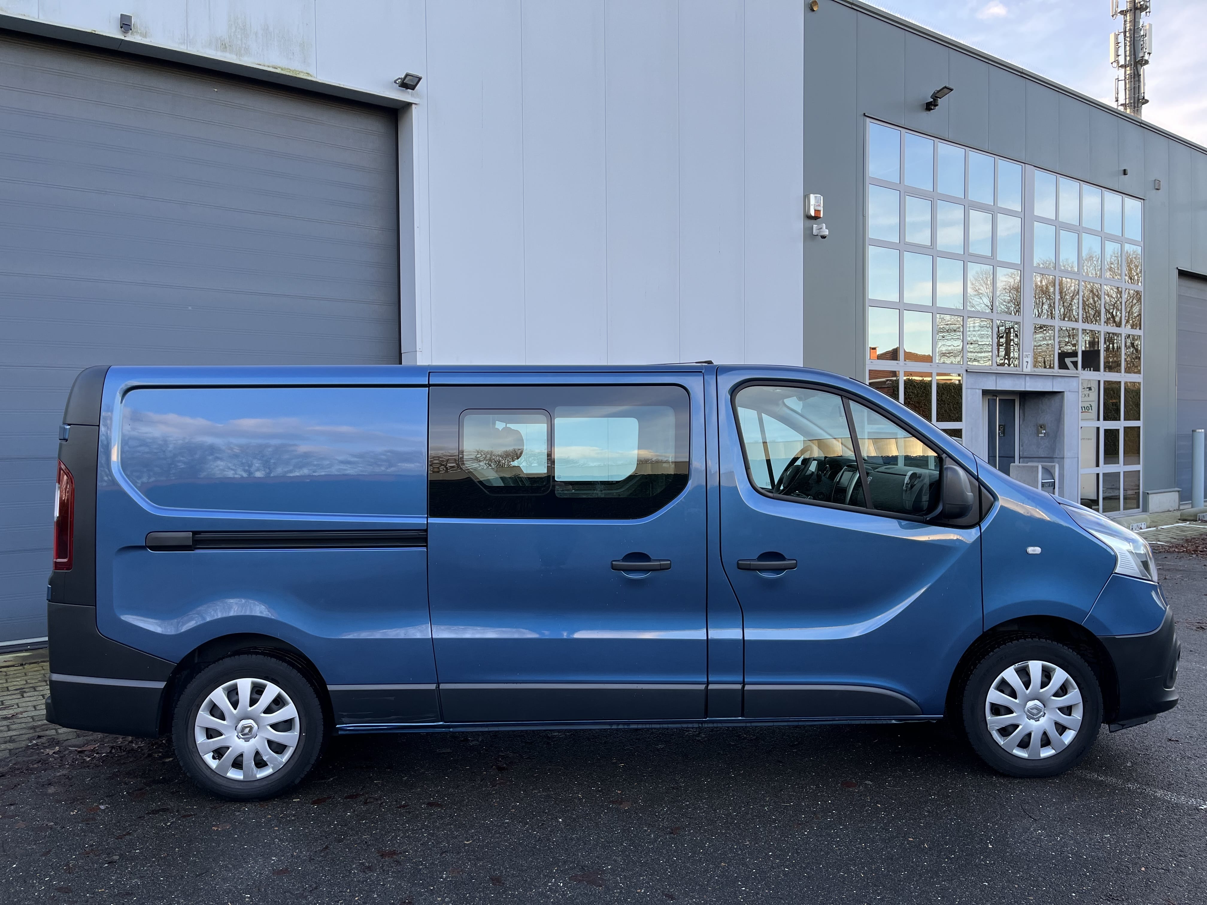 Renault Trafic Dubbele Cabine 6 plaatsen - airco - gps - bluetooth - cruise control avec Climatisation