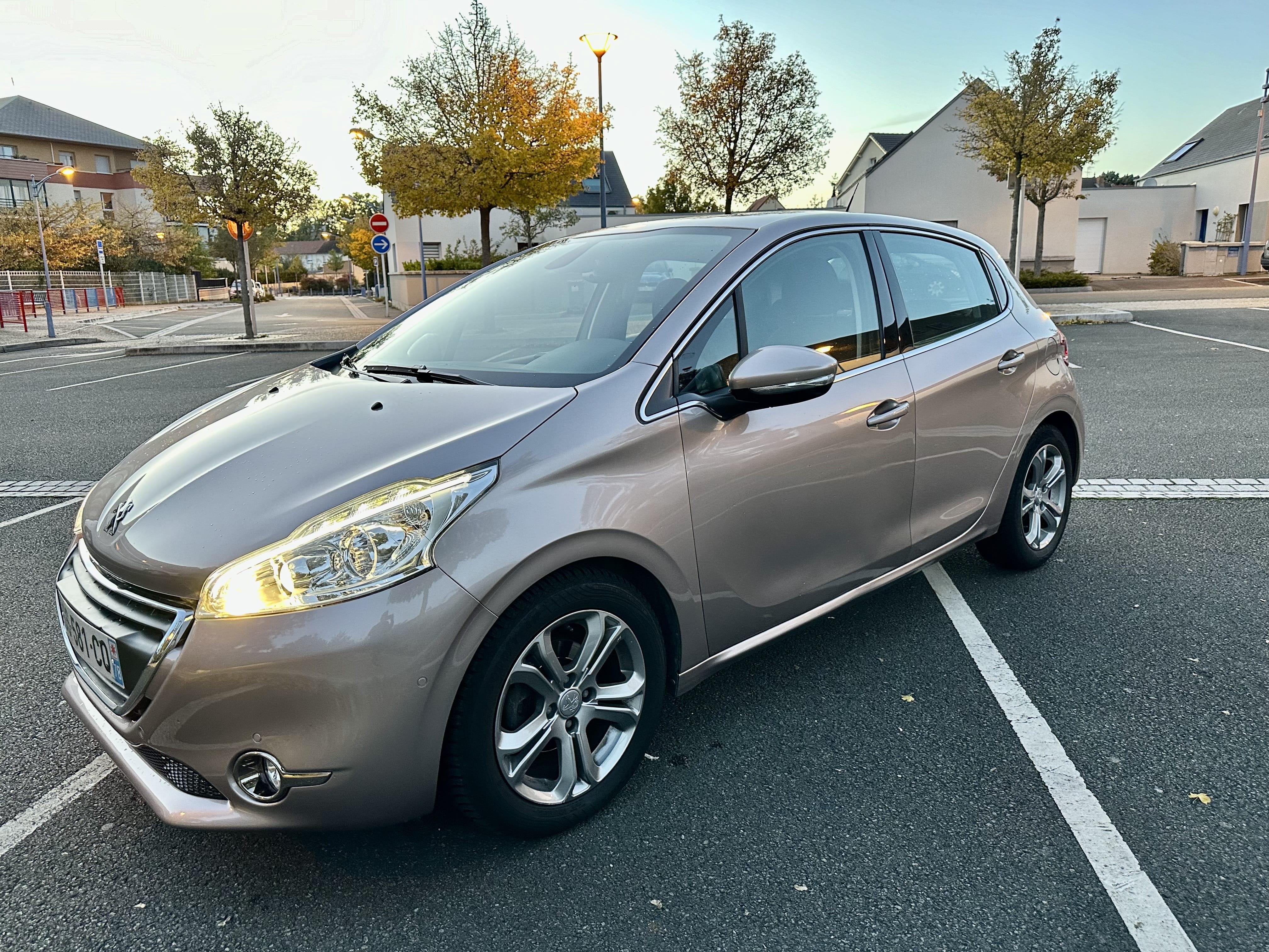 Peugeot 208 Boîte automatique, 2014, Essence 98, automatique