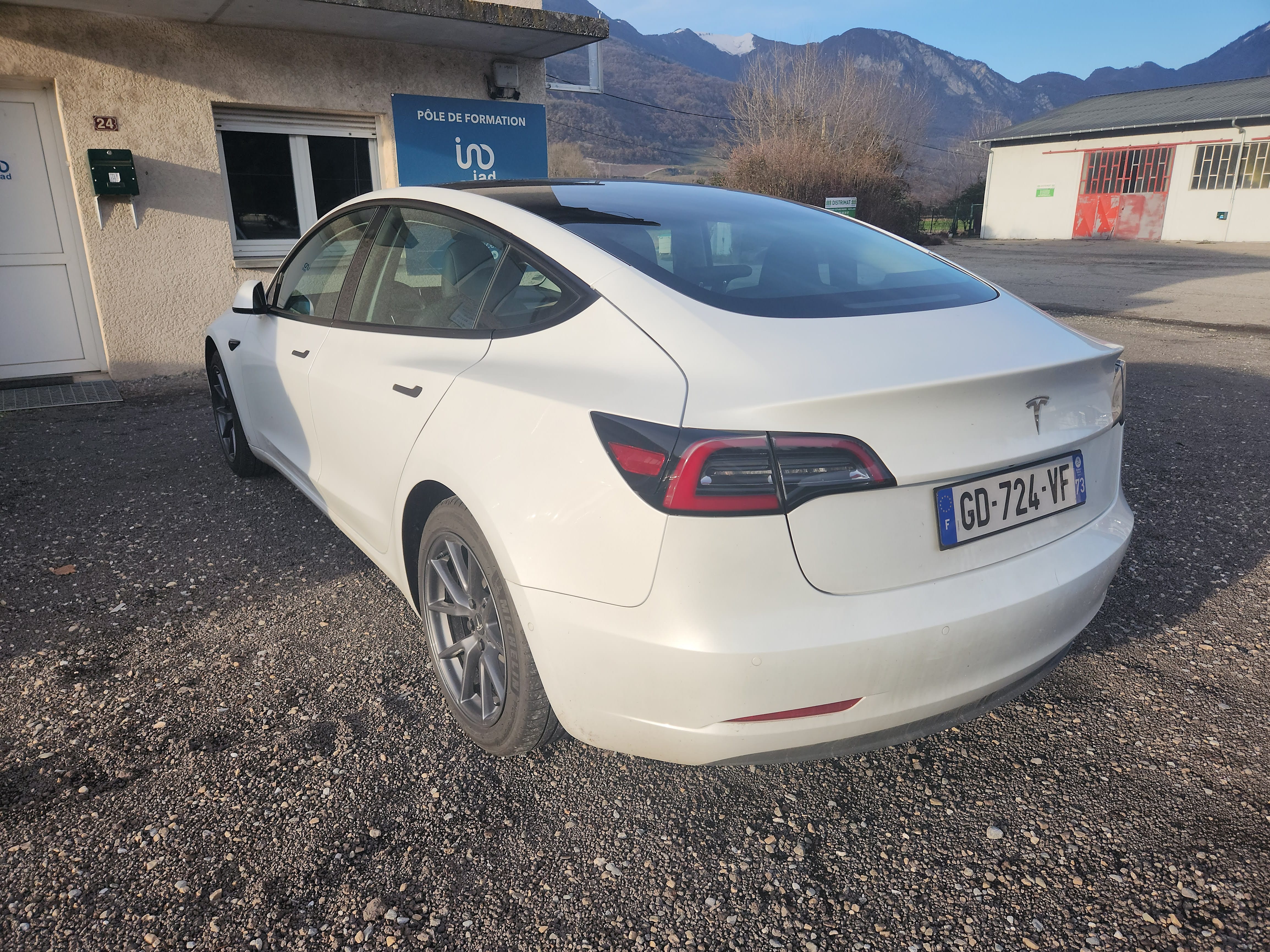 Tesla Model 3 Standard Range Plus avec GPS